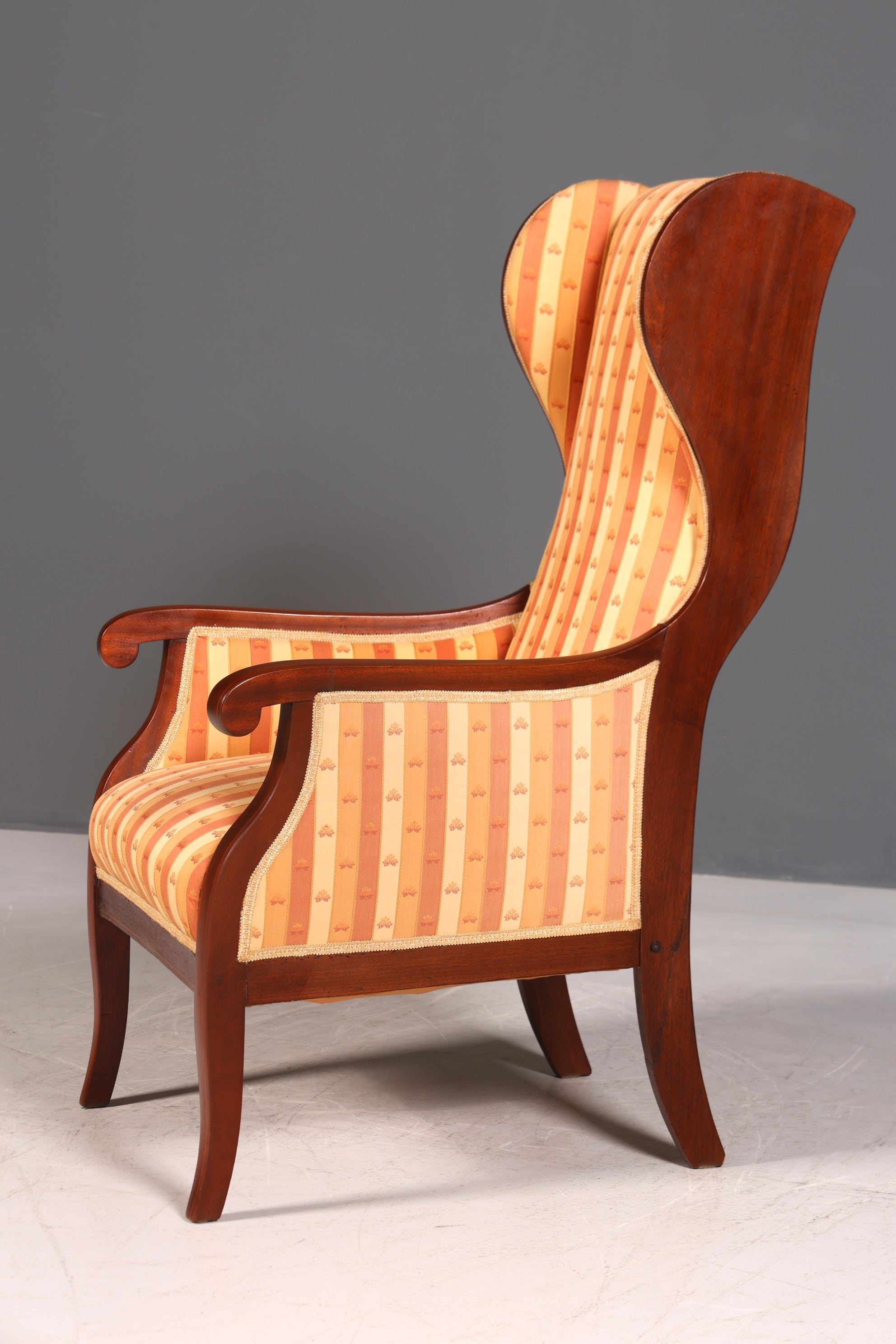 G013 Finish Ohrenbackensessel Biedermeier Englisch