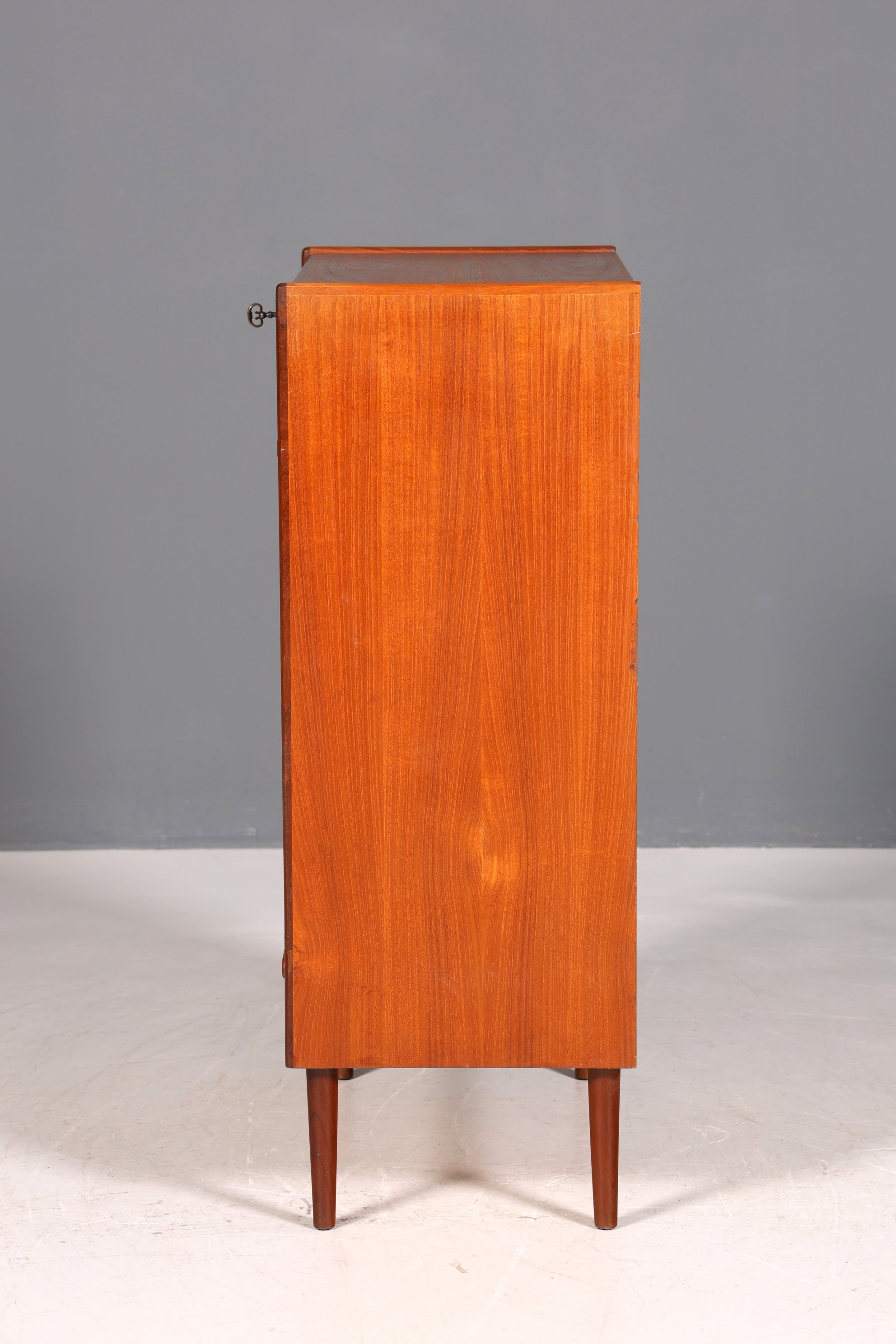 Beautiful mid-century retro teak wood chest of drawers, Danish design, 60s/70s style, cabinet, chest of drawers