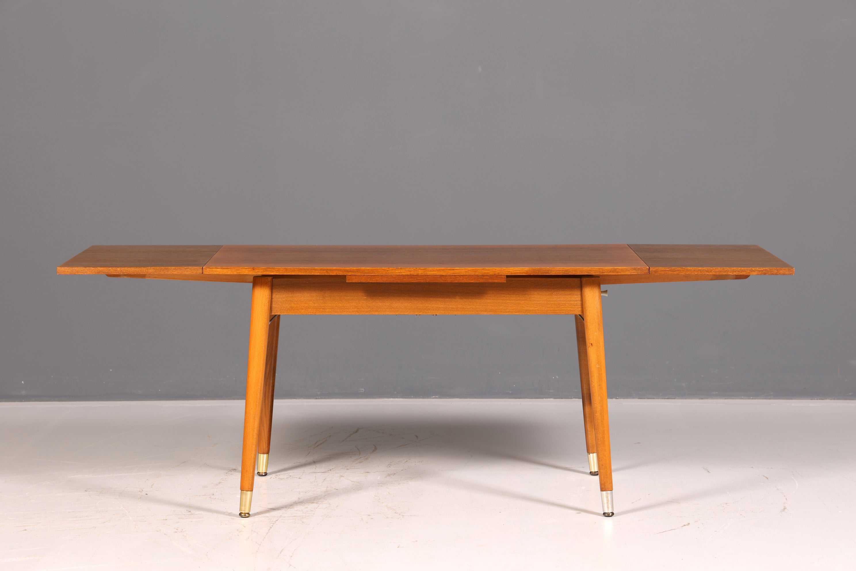 Prachtige midcentury-keukentafel, vintage uitschuifbare en in hoogte verstelbare eettafel uit de jaren 60 van hout