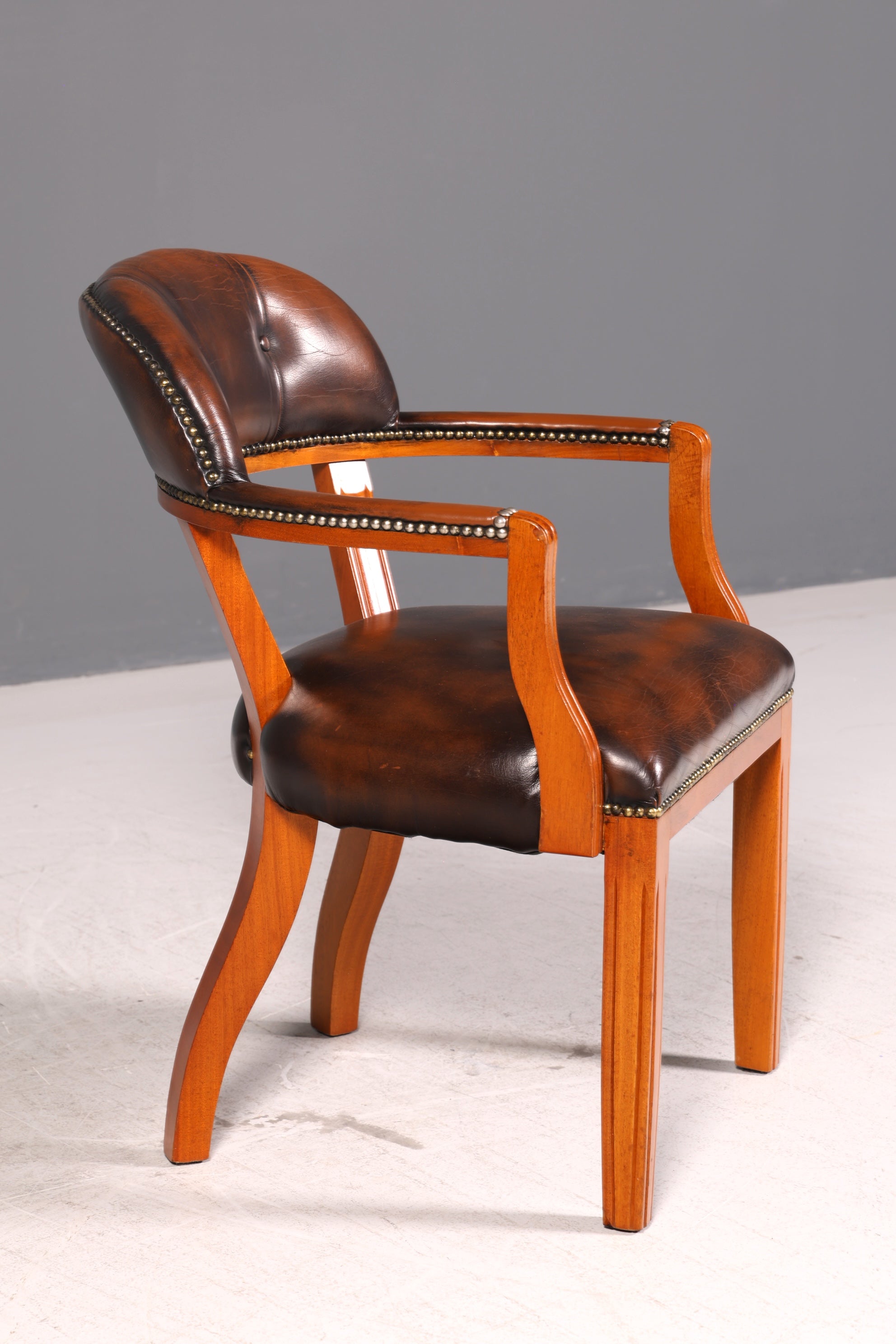 Wunderschöner Chesterfield Armlehnstuhl Braun Echt Leder Englisch Bürostuhl Schreibtischstuhl Sekretär Stuhl Court Chair 2 von 4