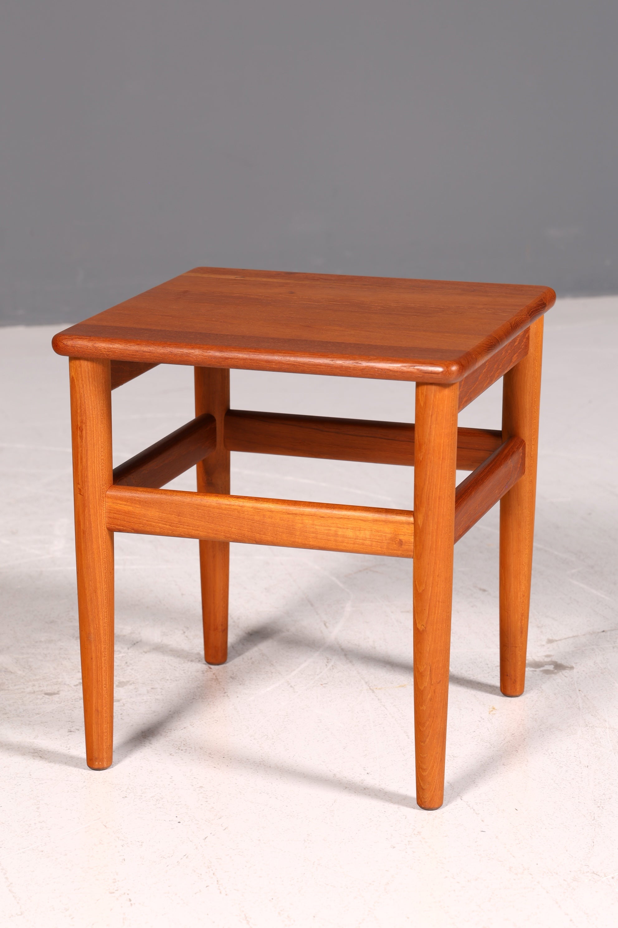 Edler Mid Century Teak Beistelltisch Dänisch Blumenhocker Ablagetisch Vintage 60er Danish Design Tisch 1 von 2