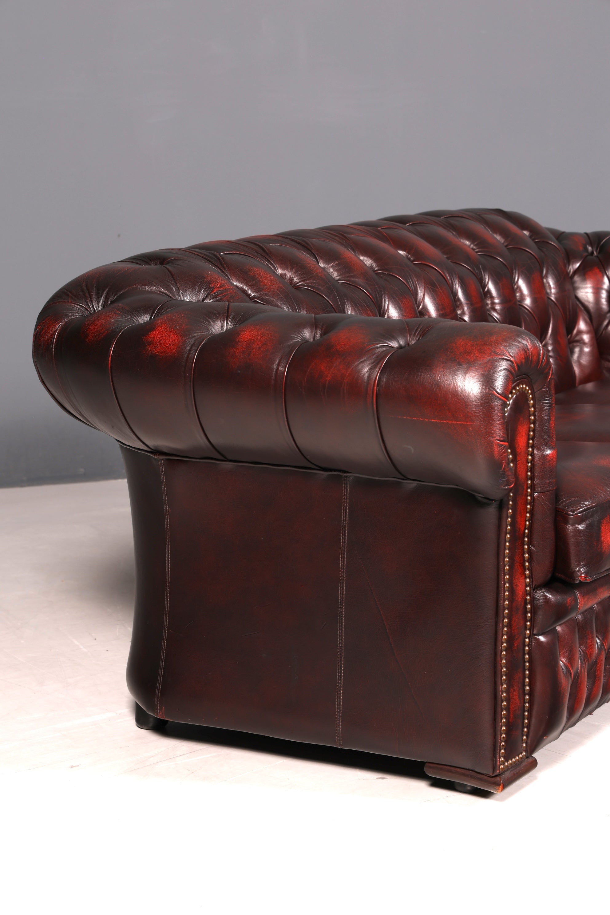 Wunderschönes Original Chesterfield Sofa 3- Sitzer echt Leder Oxblood Couch Englisch