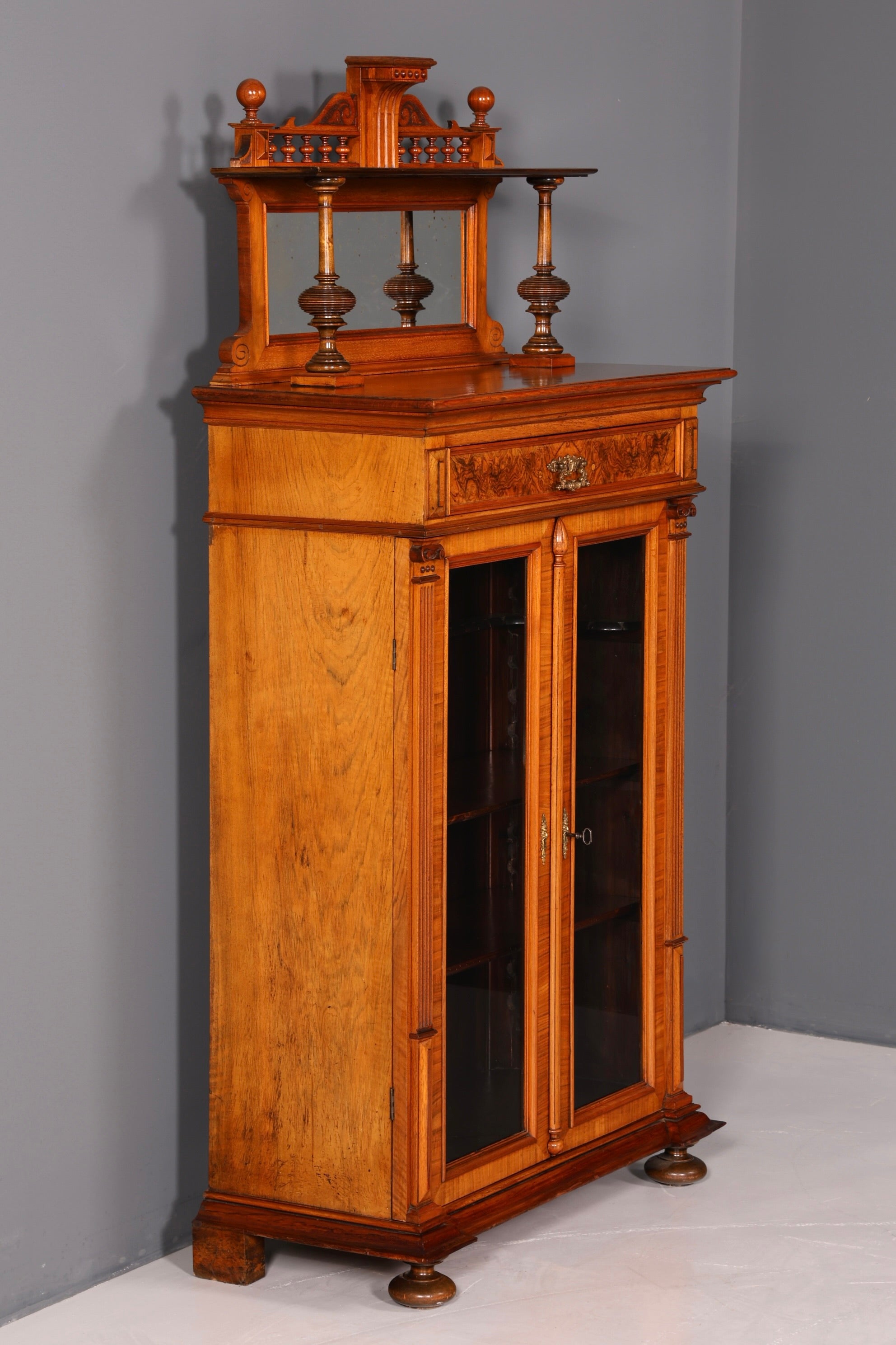 G249 Finish Edler Gründerzeit Vitrine um 1880 Schrank Antik Jugendstil Nussbaum Bücherregal (Kopie)