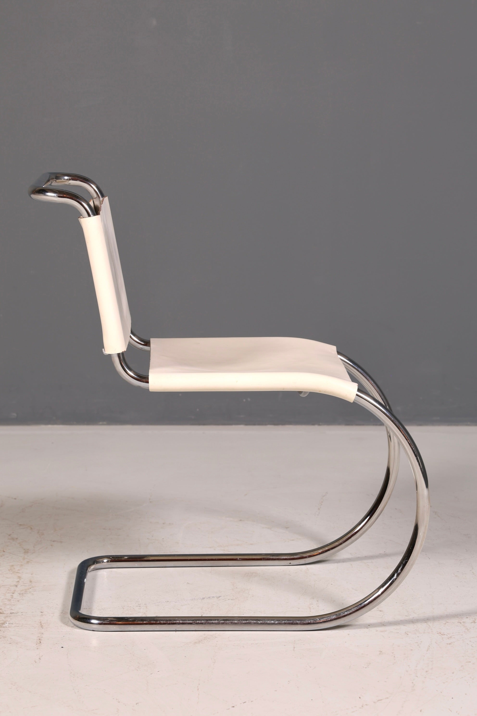 Edler Original Knoll International Freischwinger Stuhl MR Chair Mies van der Rohe Chrom Leder Weiß Bauhaus Sekretär Stuhl Esszimmer Stuhl 1 von 2
