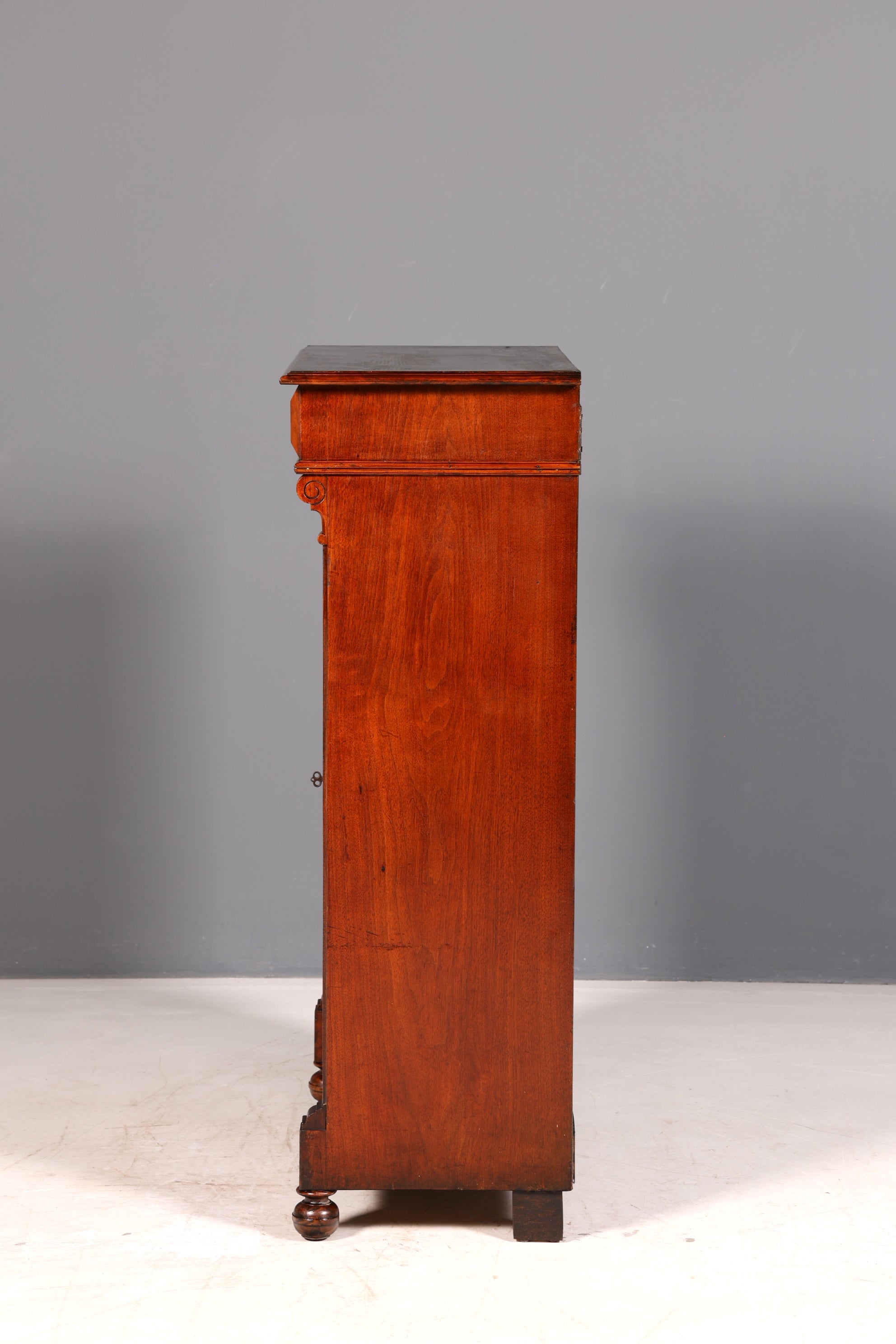 Stijlvolle Gründerzeit-kast, antieke vertiko, Jugendstil-commode, halmeubelkast, massief hout