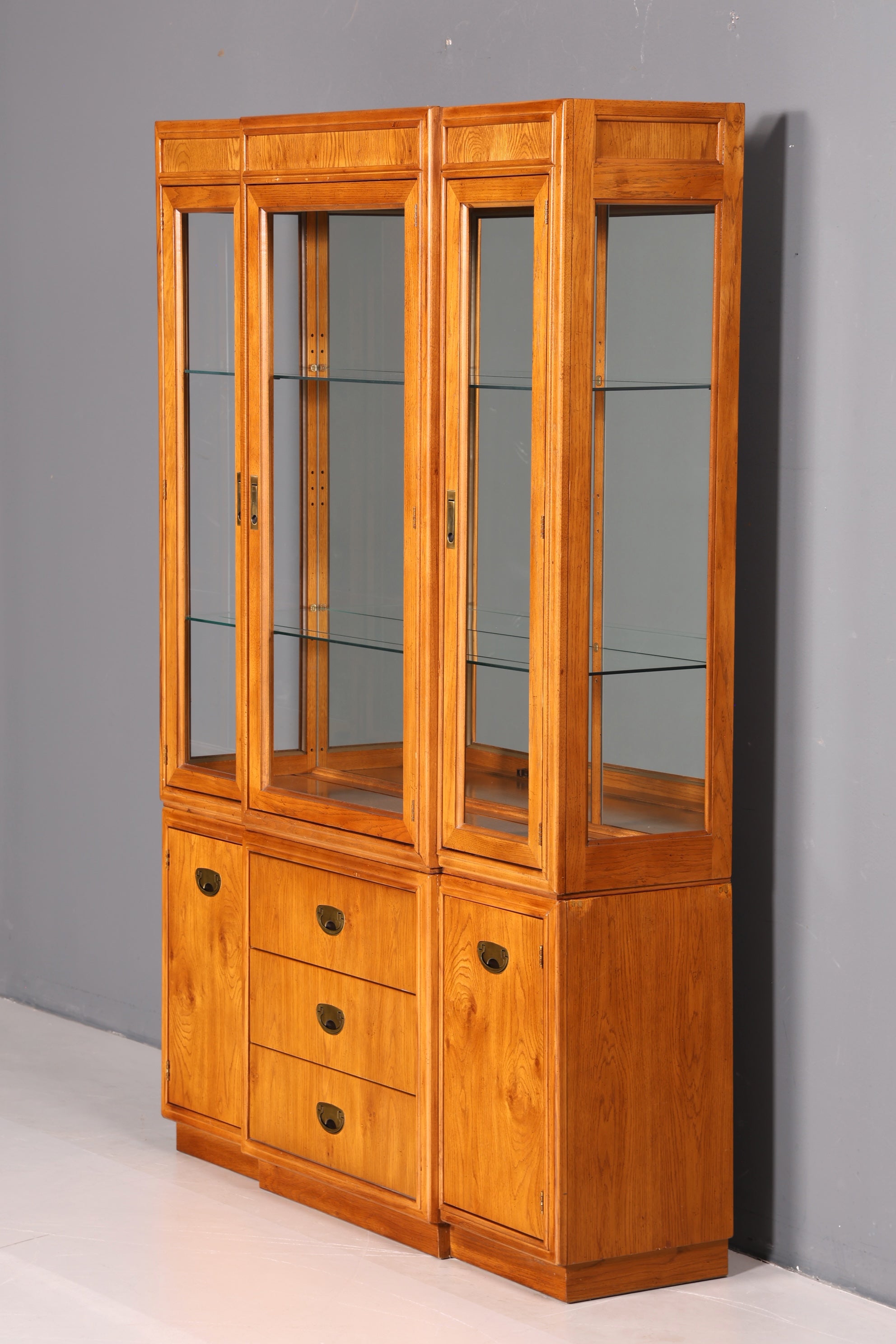 Edler Original Drexel Heritage Vitrine Bücherschrank Art Deco USA Antik Schrank Buffet Regal Glasvitrine Vintage Holz