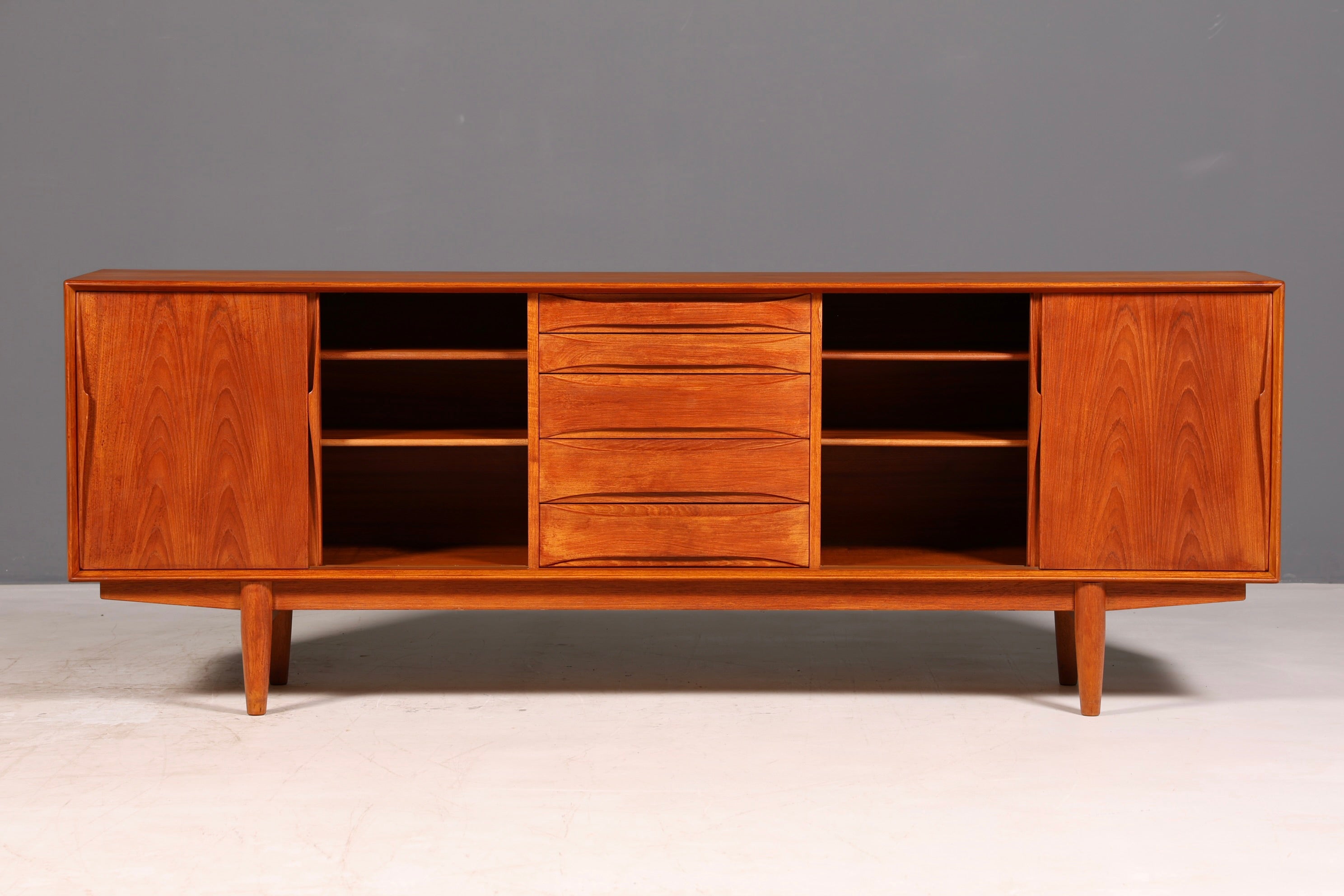 Prachtig Dyrlund-dressoir van teak, Deens mid-centurydesign, vintage kast en commode