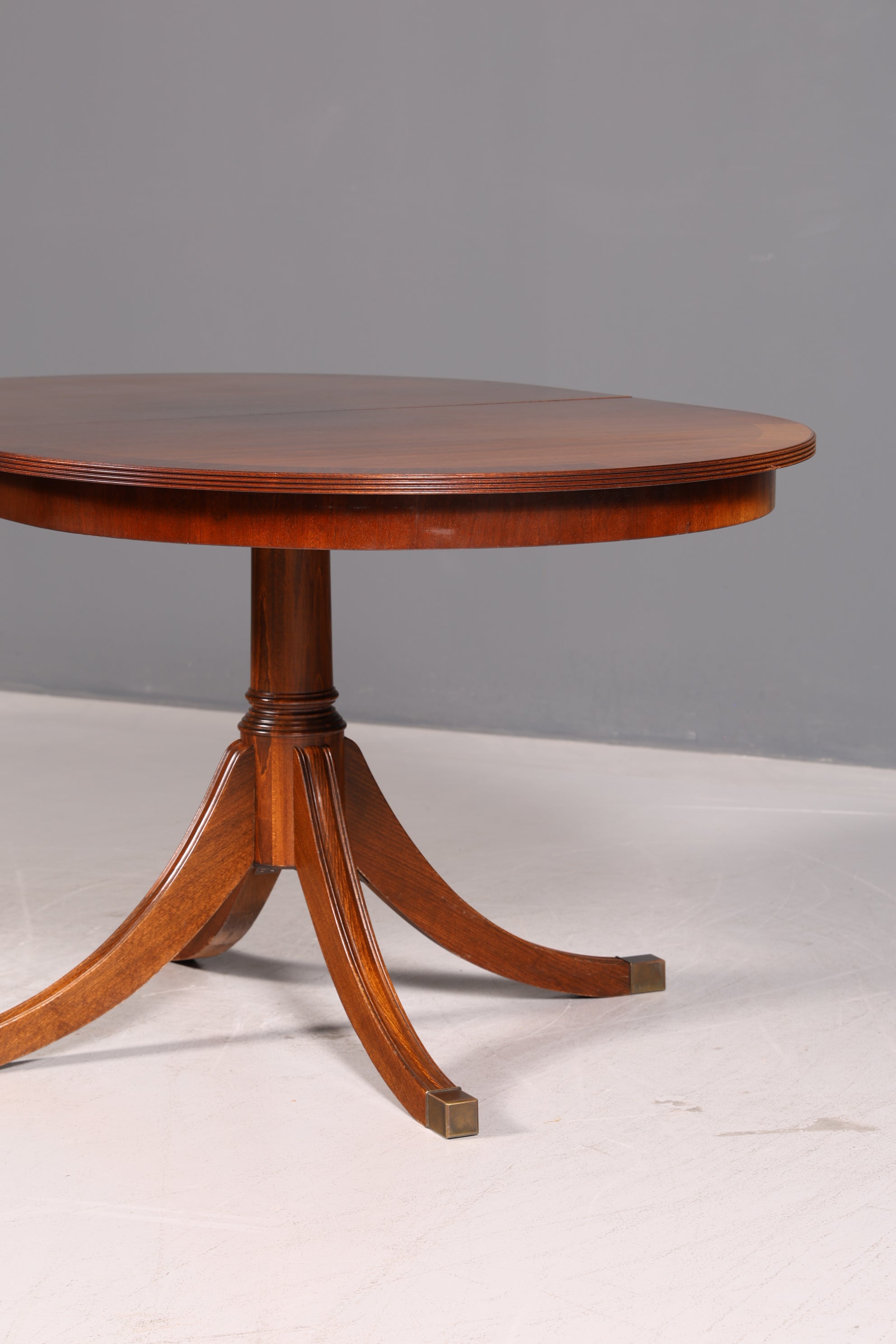Beautiful English extendable dining table antique style 60s kitchen table mahogany