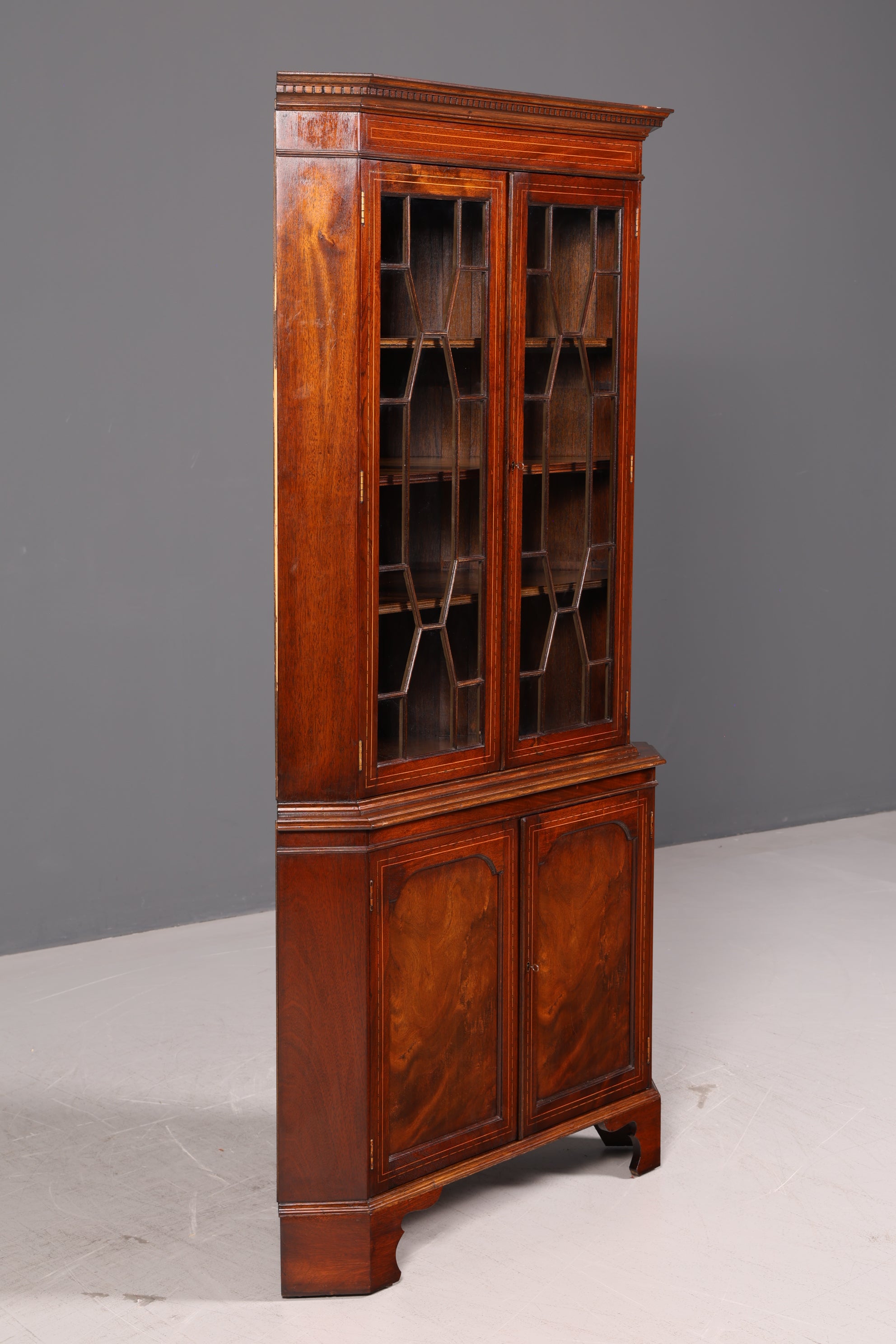 Wunderschöne Englische Eckvitrine Mahagoni 60er Echt Holz Schrank Eckschrank Glasvitrine Vitrine