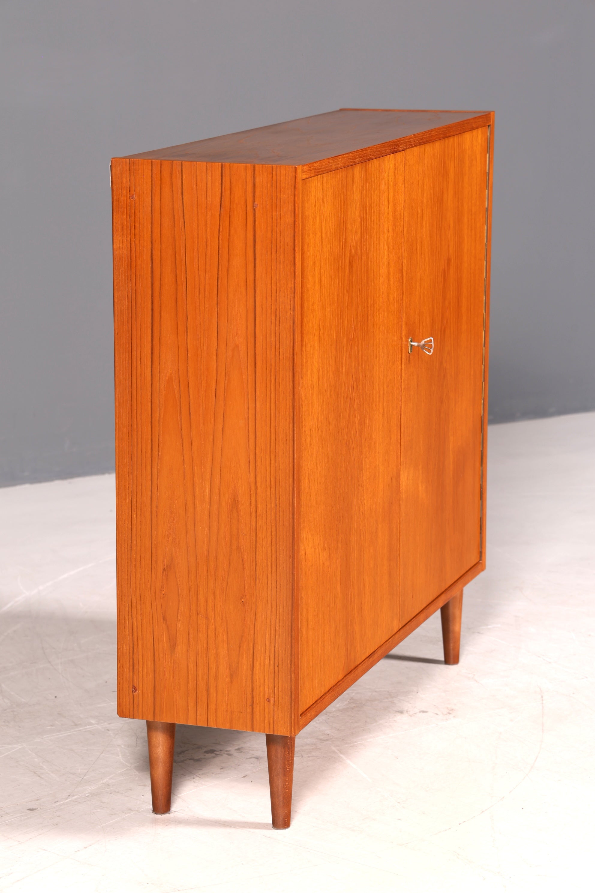 !!! Wunderschöner Hellerau Schrank Mid Century Highboard Vintage Vertiko Nussbaum Kleiderschrank