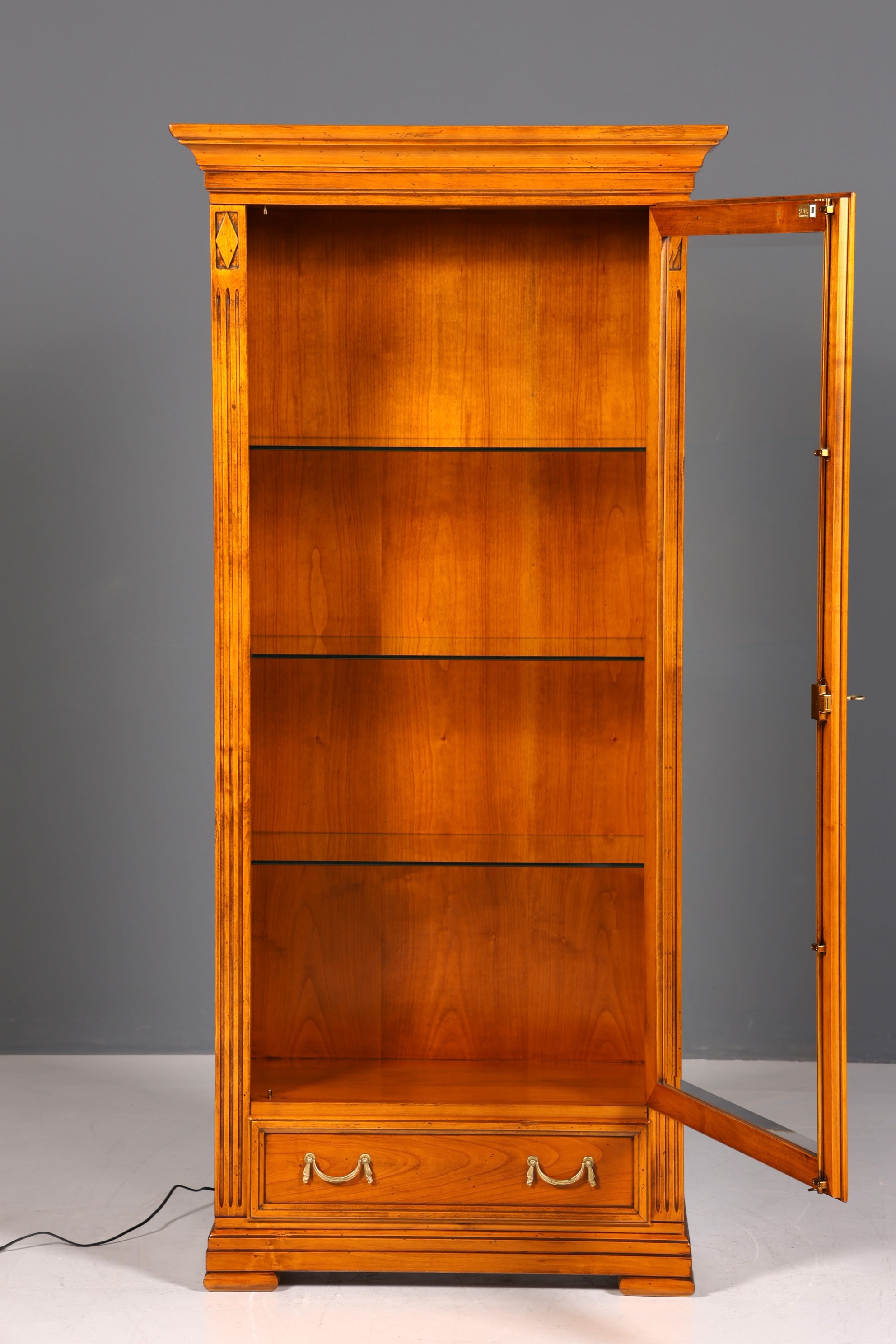 Traumhafte Original Selva Vitrine Antik Stil massiv Holz Buffet Villa Borghese Schrank Regal