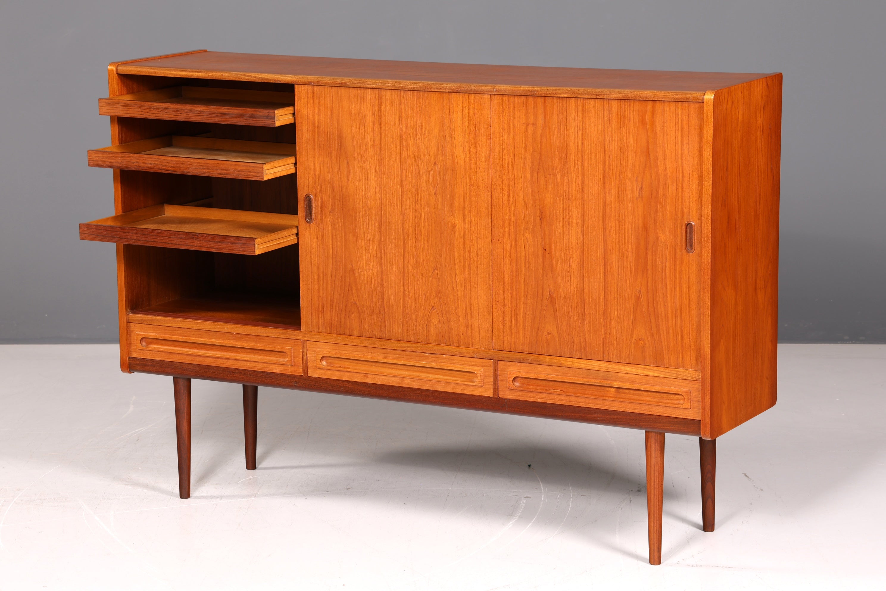Stilvolles Mid Century Highboard Teak Holz Danish Design Sideboard Schrank Vintage Kommode Skandinavisch