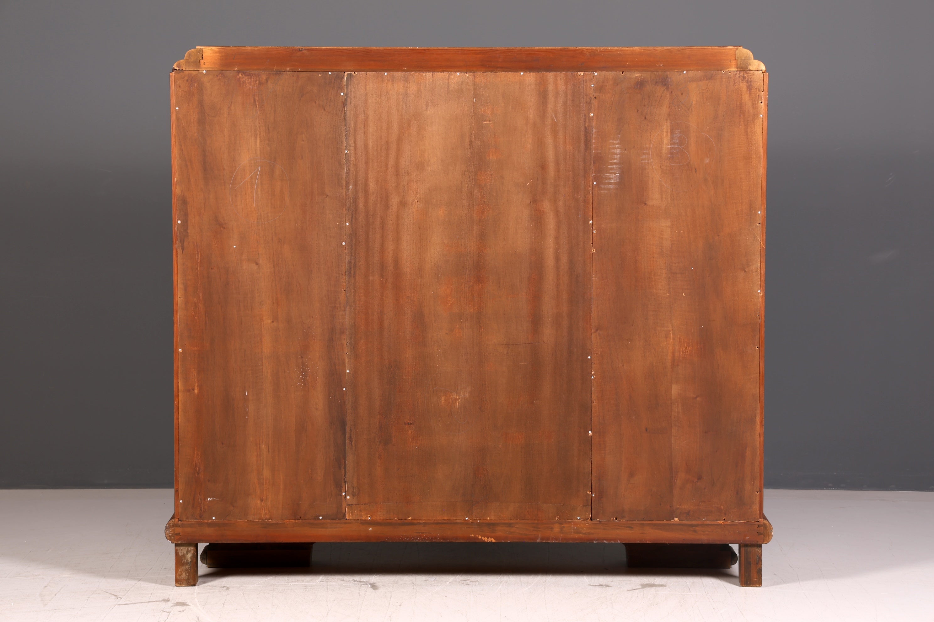 Beeindruckende Original Art Deco Vitrine Nussbaum Bücherschrank Glasvitrine Schrank Antik Massivholz Vintage