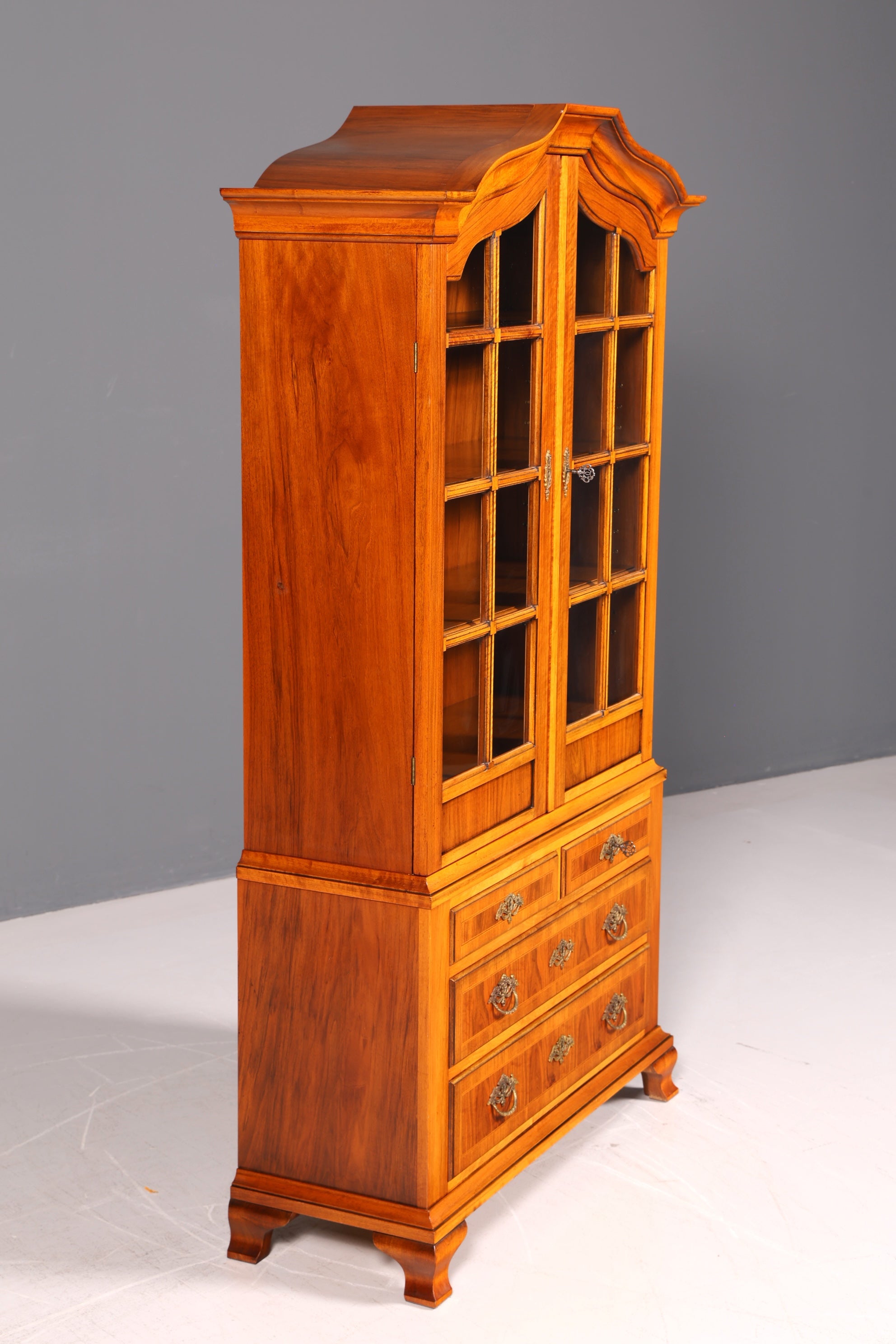 Wunderschöne Englische Vitrine Nussbaum Antik Bücherschrank Bibliothek Schubladen Massiv Holz Vintage