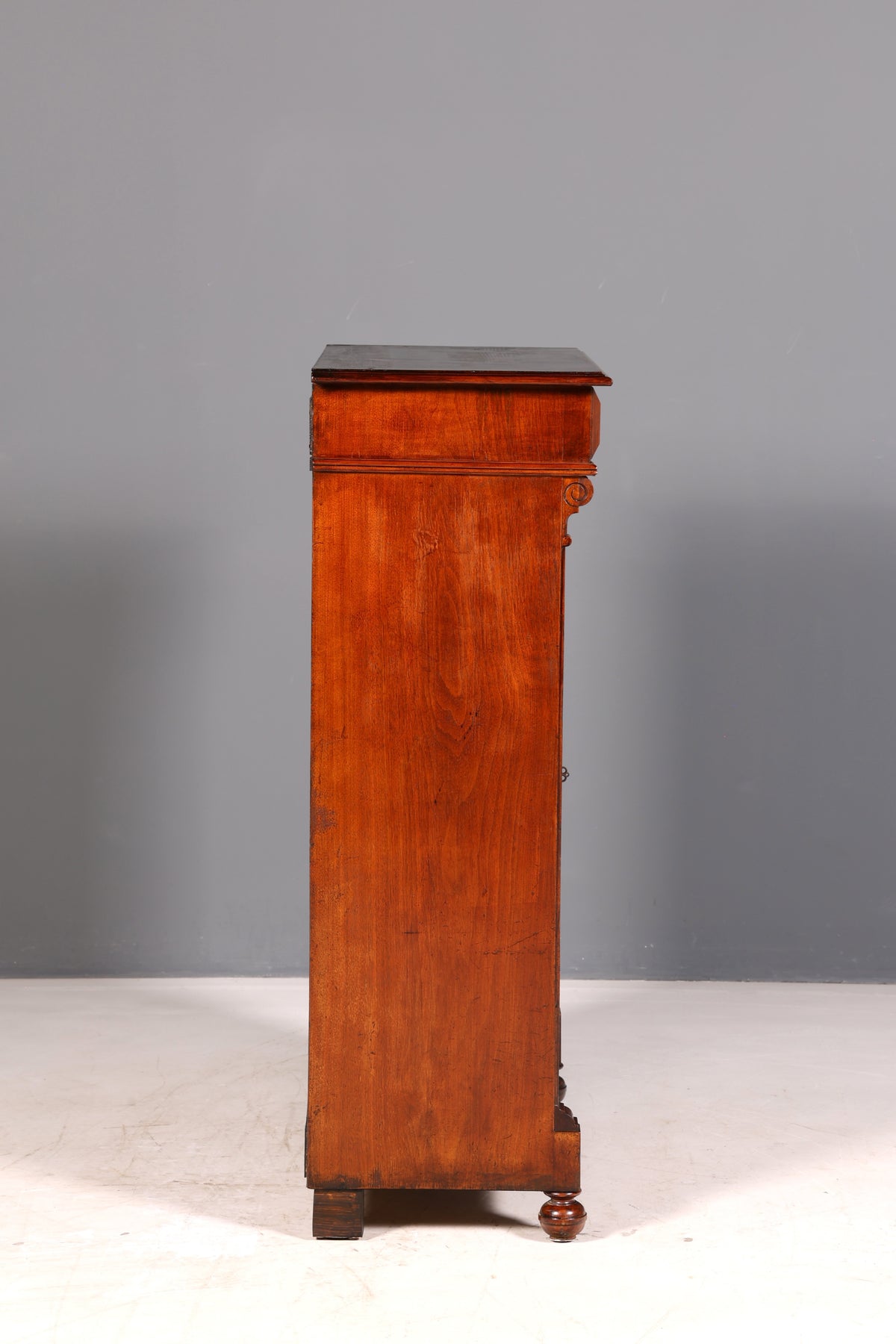 Stijlvolle Gründerzeit-kast, antieke vertiko, Jugendstil-commode, halmeubelkast, massief hout