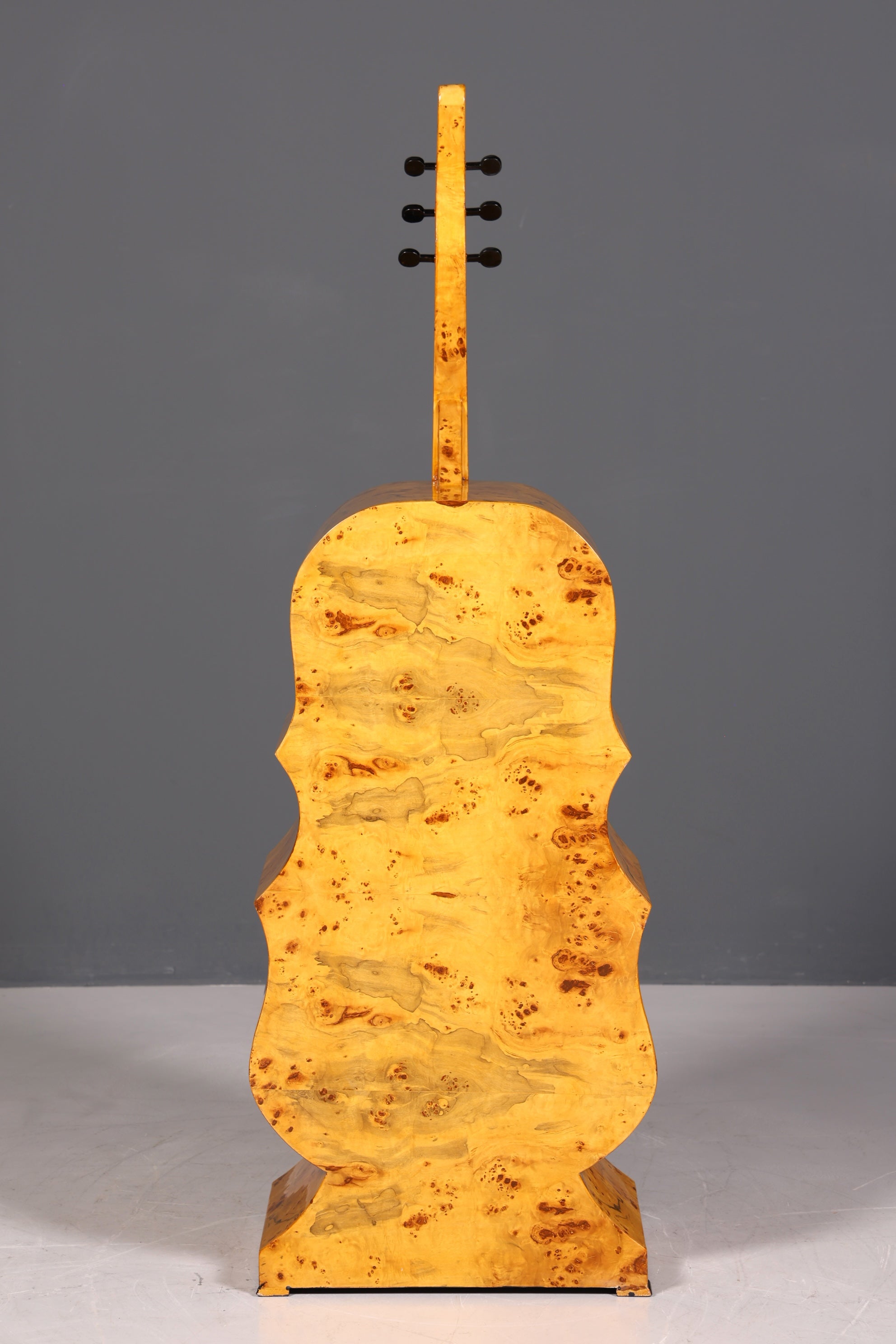 Traumhafte Art Deco Stil Kommode in Kontrabass Form Birke Vertiko Schubladenkommode Gitarren Kommode