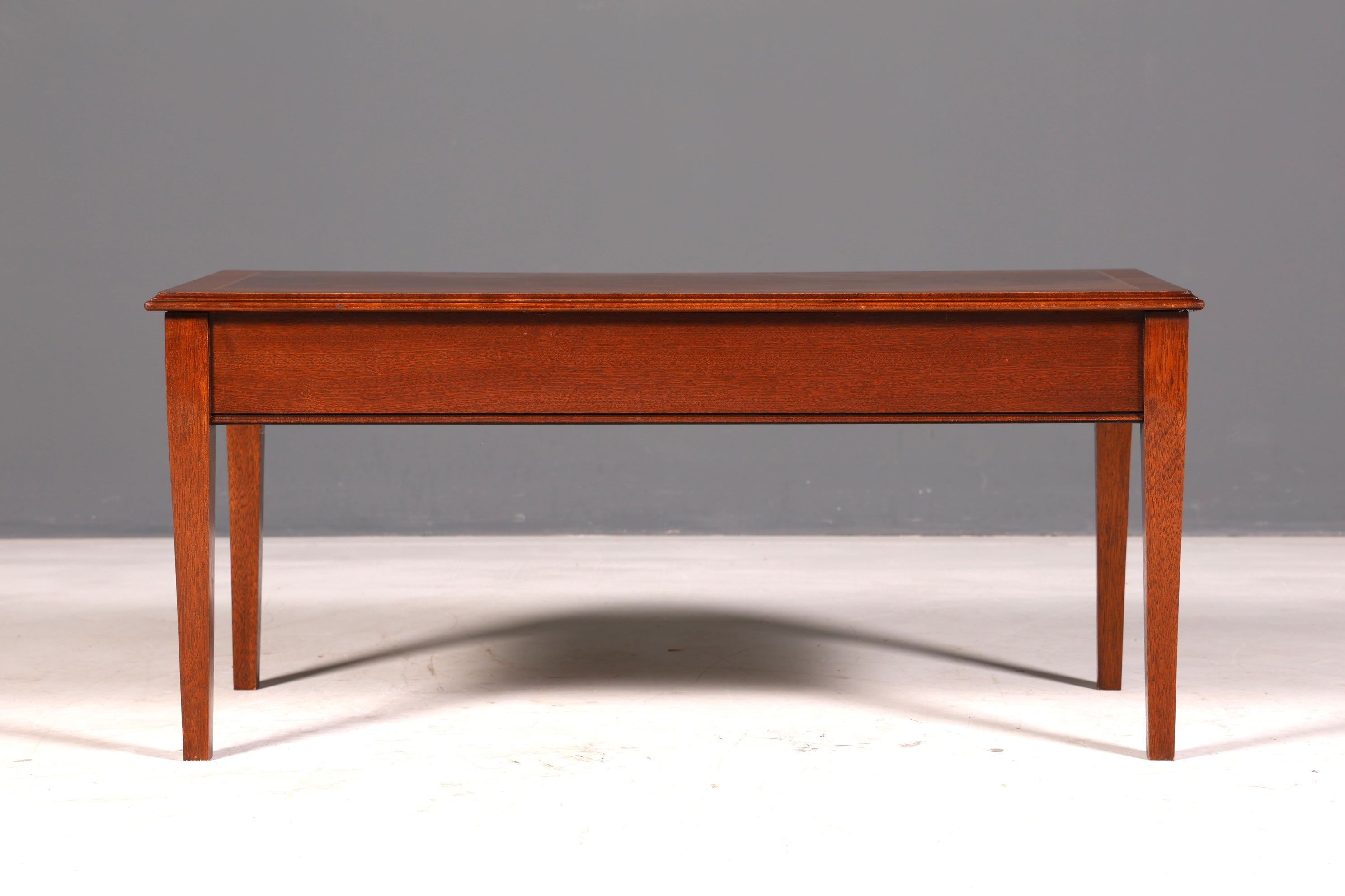 Prachtige Engelse salontafel van mahonie, bijzettafel van echt hout, aflegtafel, woonkamertafel