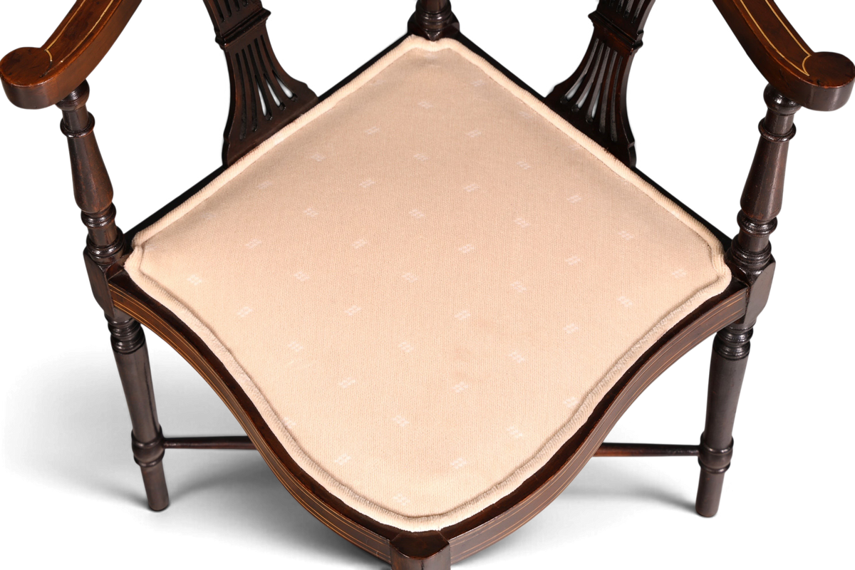 Hauptstadt Möblerei antiker Edwardian Eckstuhl aus dunklem Holz mit gepolsterter Sitzfläche und Intarsien