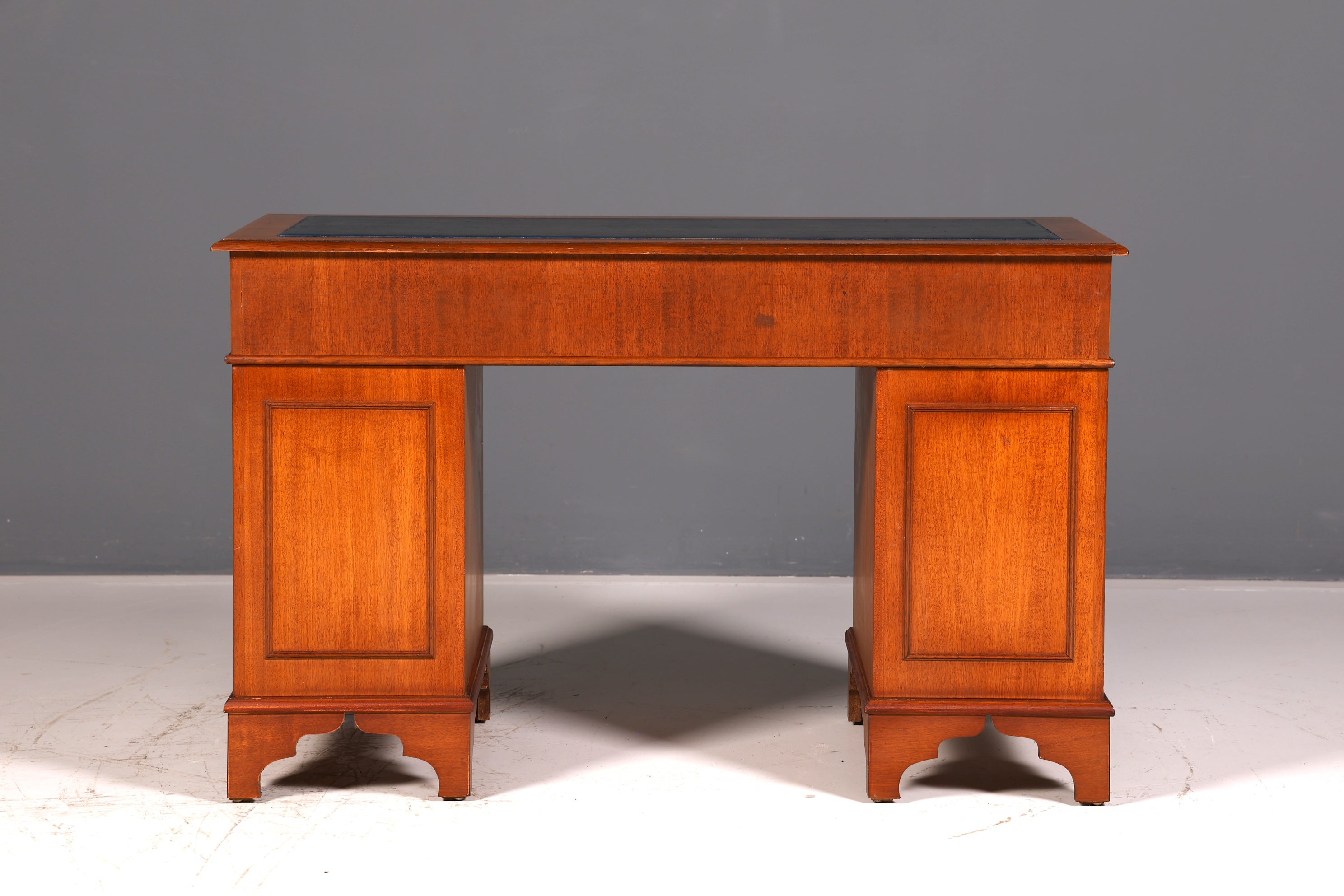 Prachtig Engels bureau van kersenhout met echt leren blad, kantoortafel, antiek vintage
