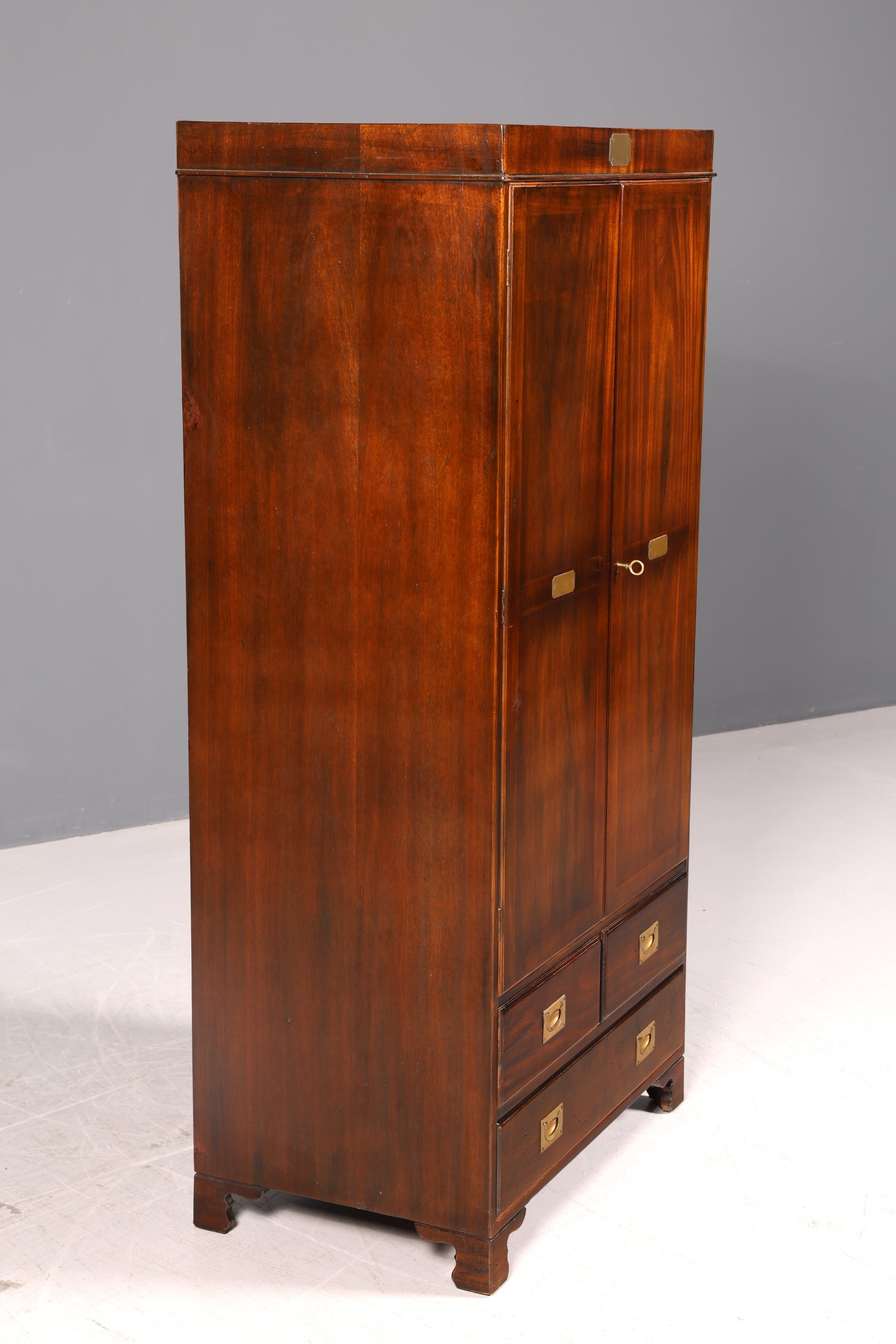 Beeindruckender Maritimer Kleiderschrank Wäscheschrank Englischer Schiffs Dielenschrank Military Kolonial Antik Vintage
