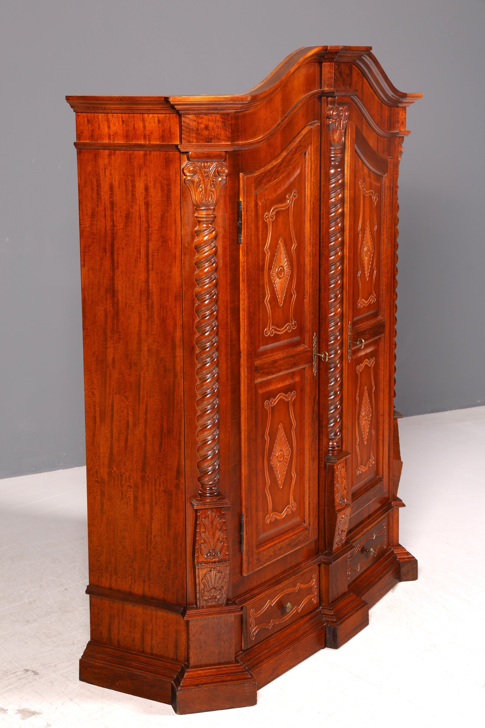 Beeindruckender Barock Stil Kleiderschrank Dielenschrank Schrank Antik Massivholz Vintage