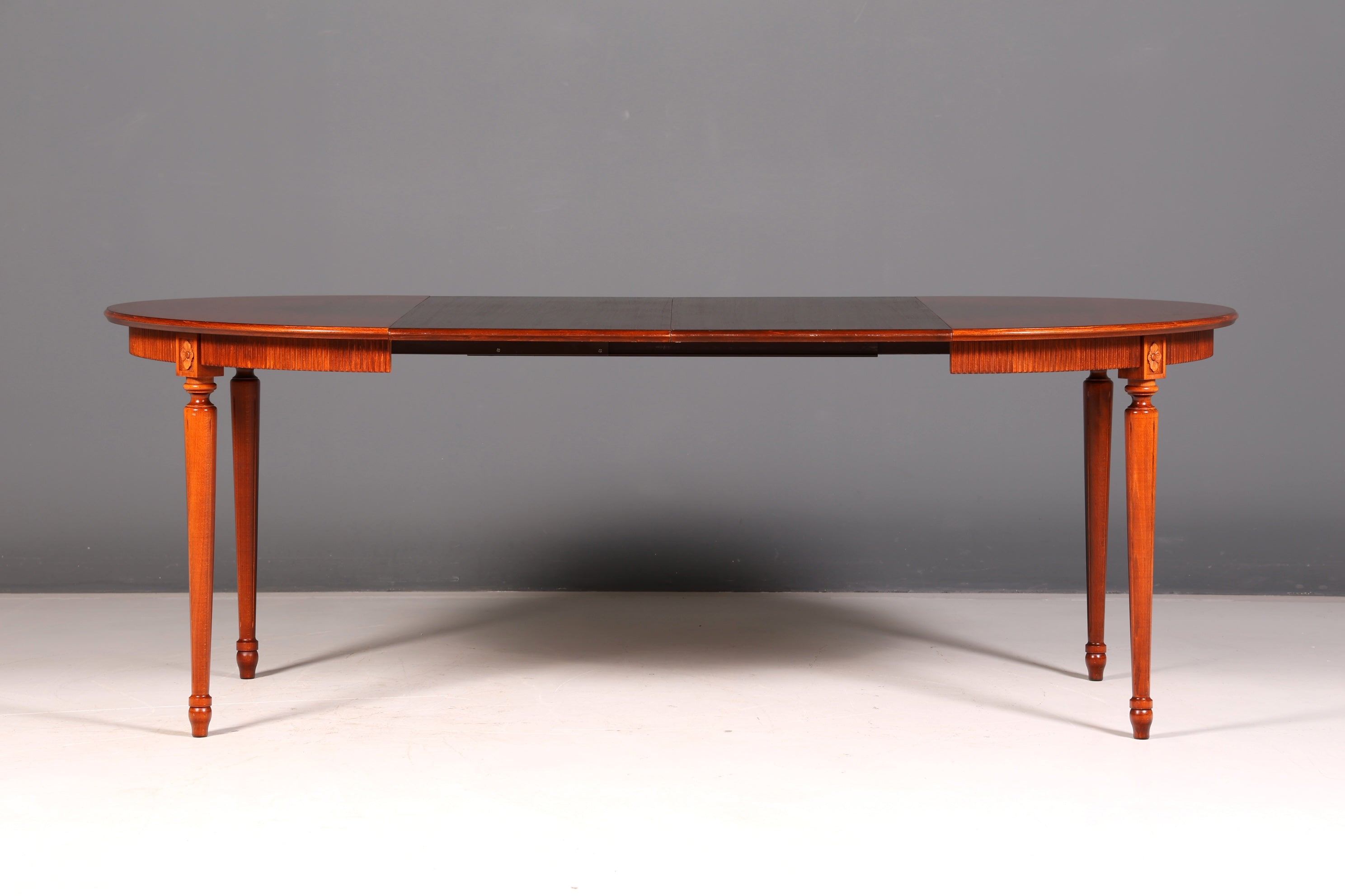 Wunderschöner Tisch im Gustavianischen Stil Küchentisch ausziehbar Esszimmer Tisch Rund Vintage