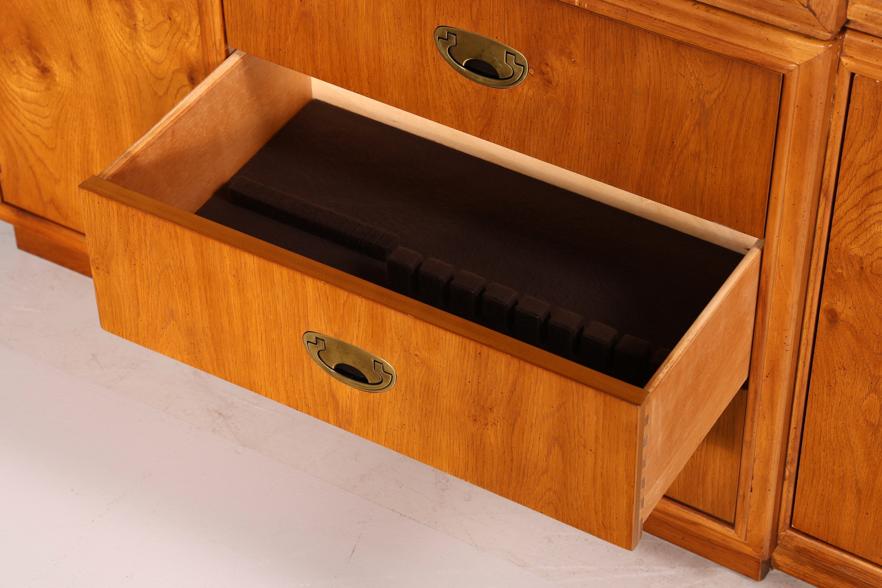Edler Original Drexel Heritage Vitrine Bücherschrank Art Deco USA Antik Schrank Buffet Regal Glasvitrine Vintage Holz