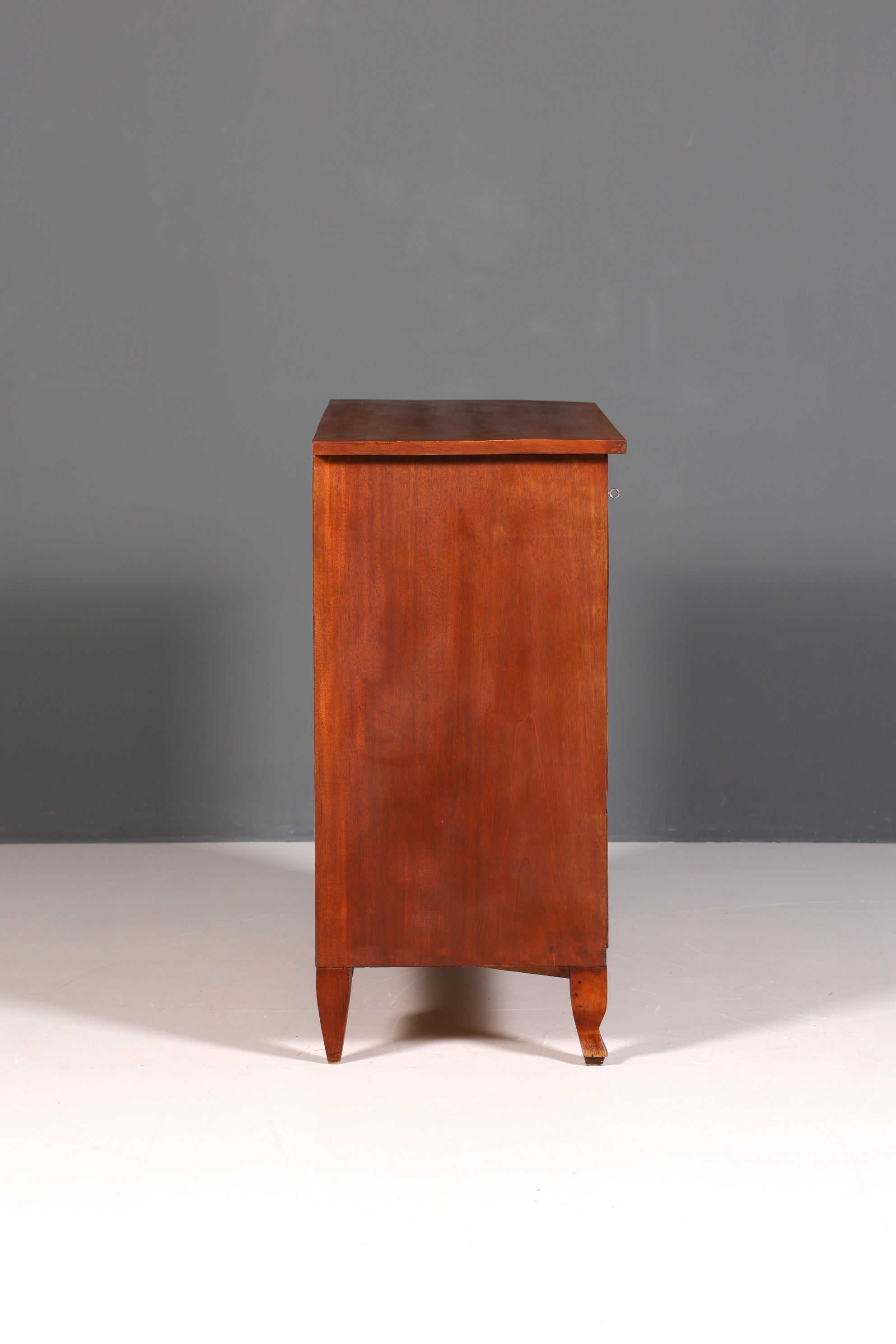 F826 Finish Antik Sekretär?