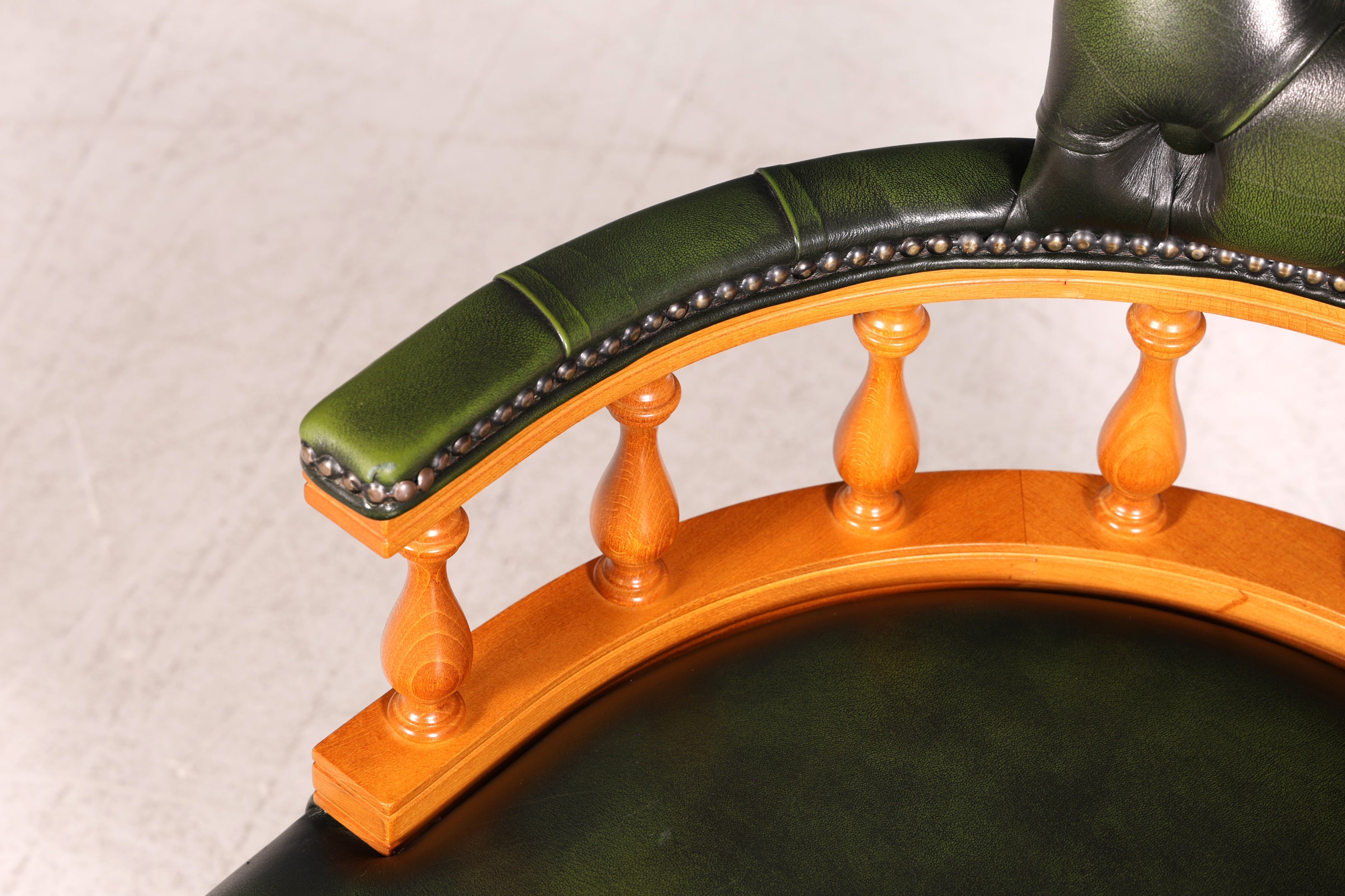 Wunderschöner Original Chesterfield Centurion Bürostuhl Grün Echt Leder Englisch Herrensessel Höhenverstellbar Drehsessel