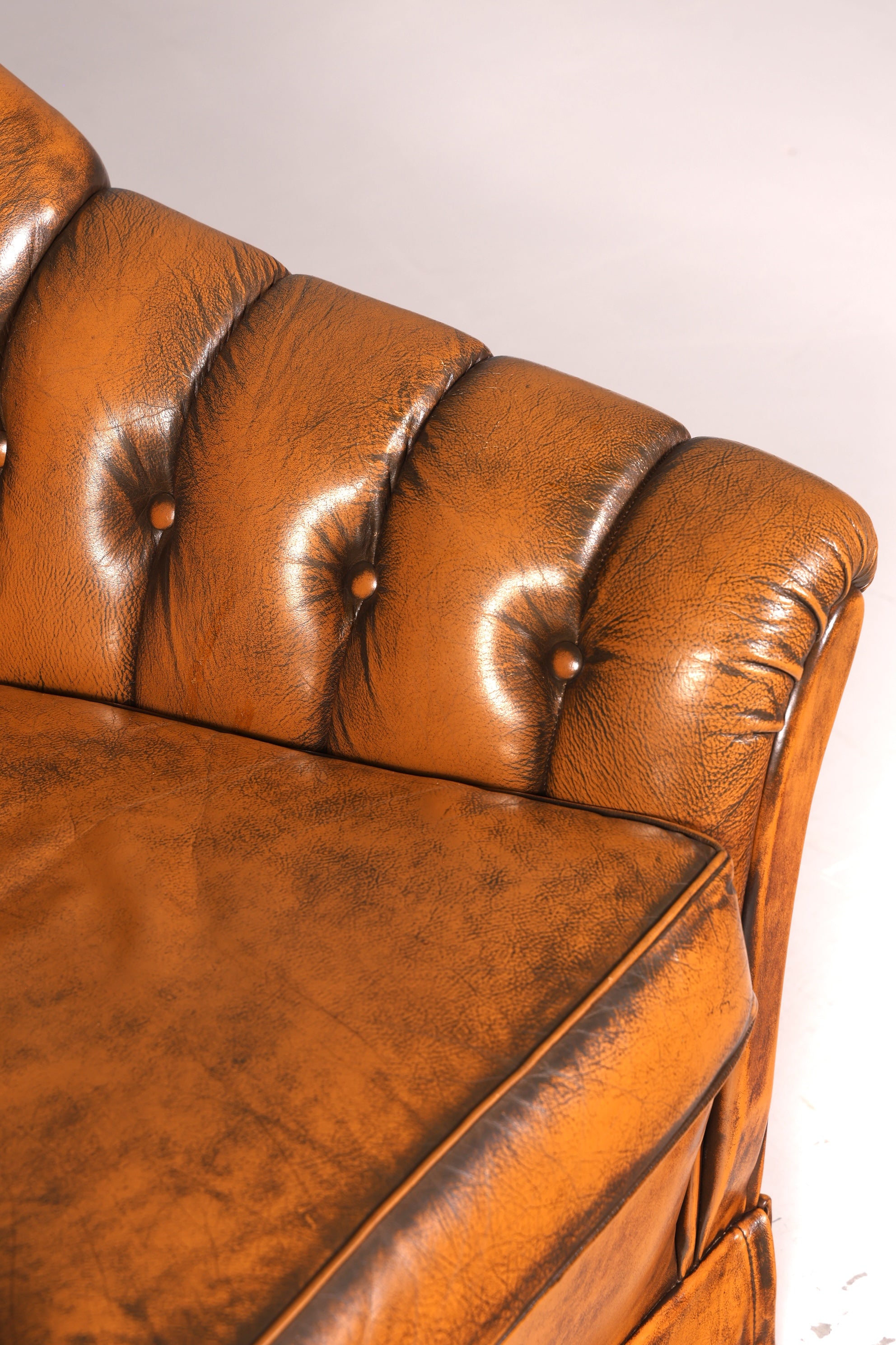 G150 Finish cm Stilvoller Original Chesterfield Sessel Englischer Armlehnsessel Englisch Herrensessel (Kopie 2)