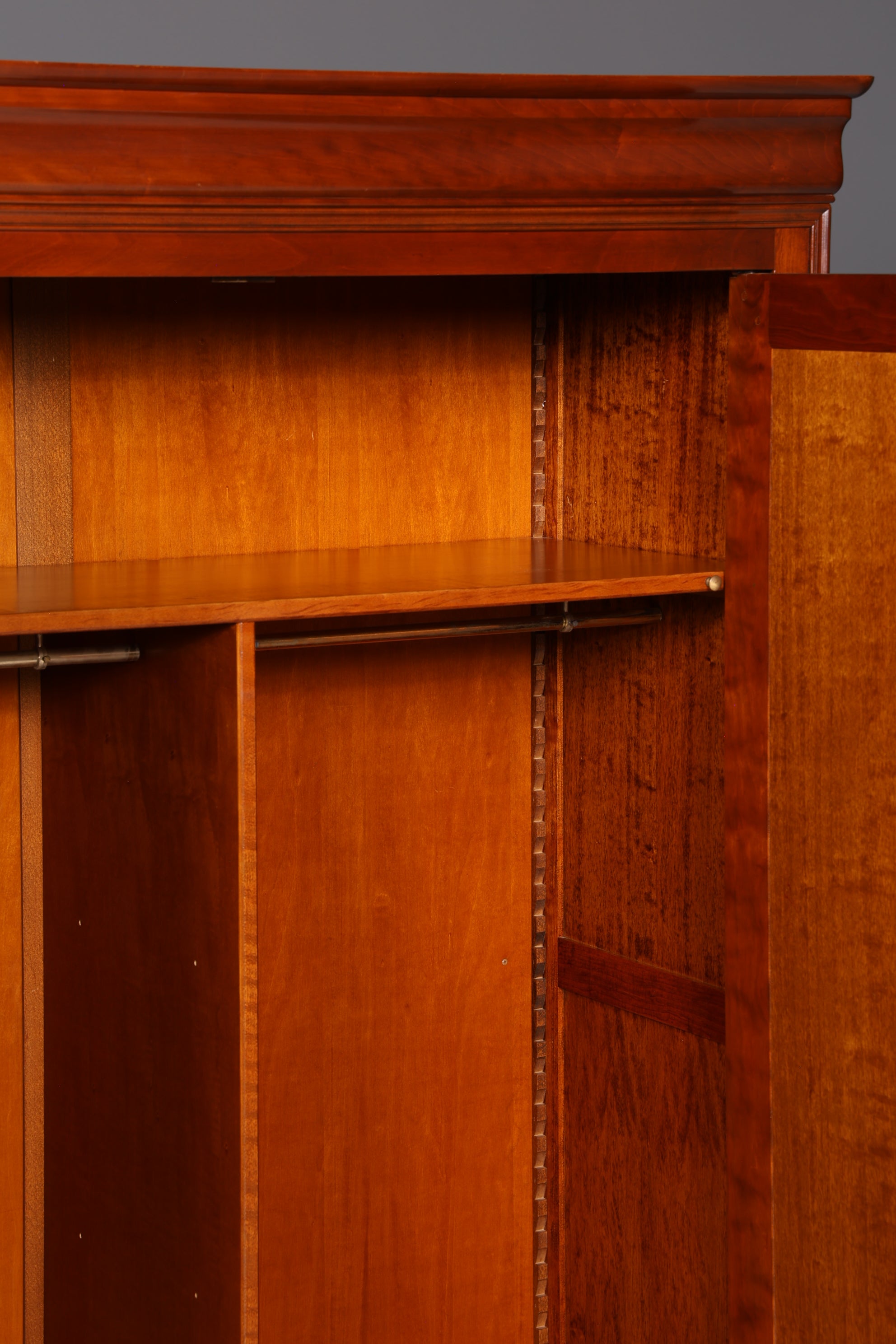 Edler Original Selva Kleiderschrank Kirschholz Dielenschrank Schlafzimmerschrank Wäscheschrank Italienische Möbel Vintage