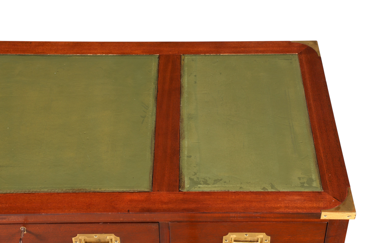 F945 Finish Edler Maritimer Schreibtisch Englischer Military Chest Bürotisch Office Table mit echt Lederauflage