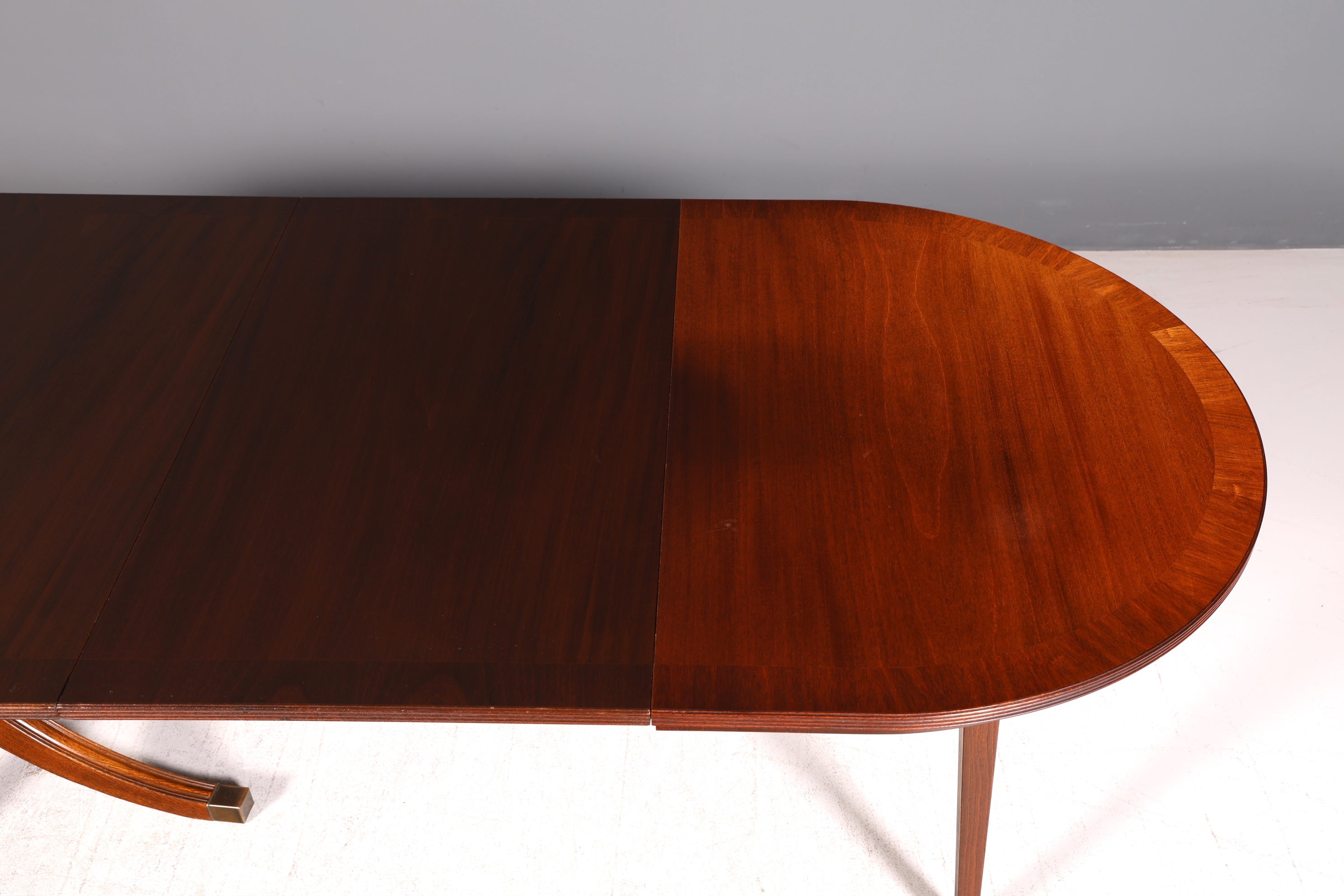 Beautiful English extendable dining table antique style 60s kitchen table mahogany