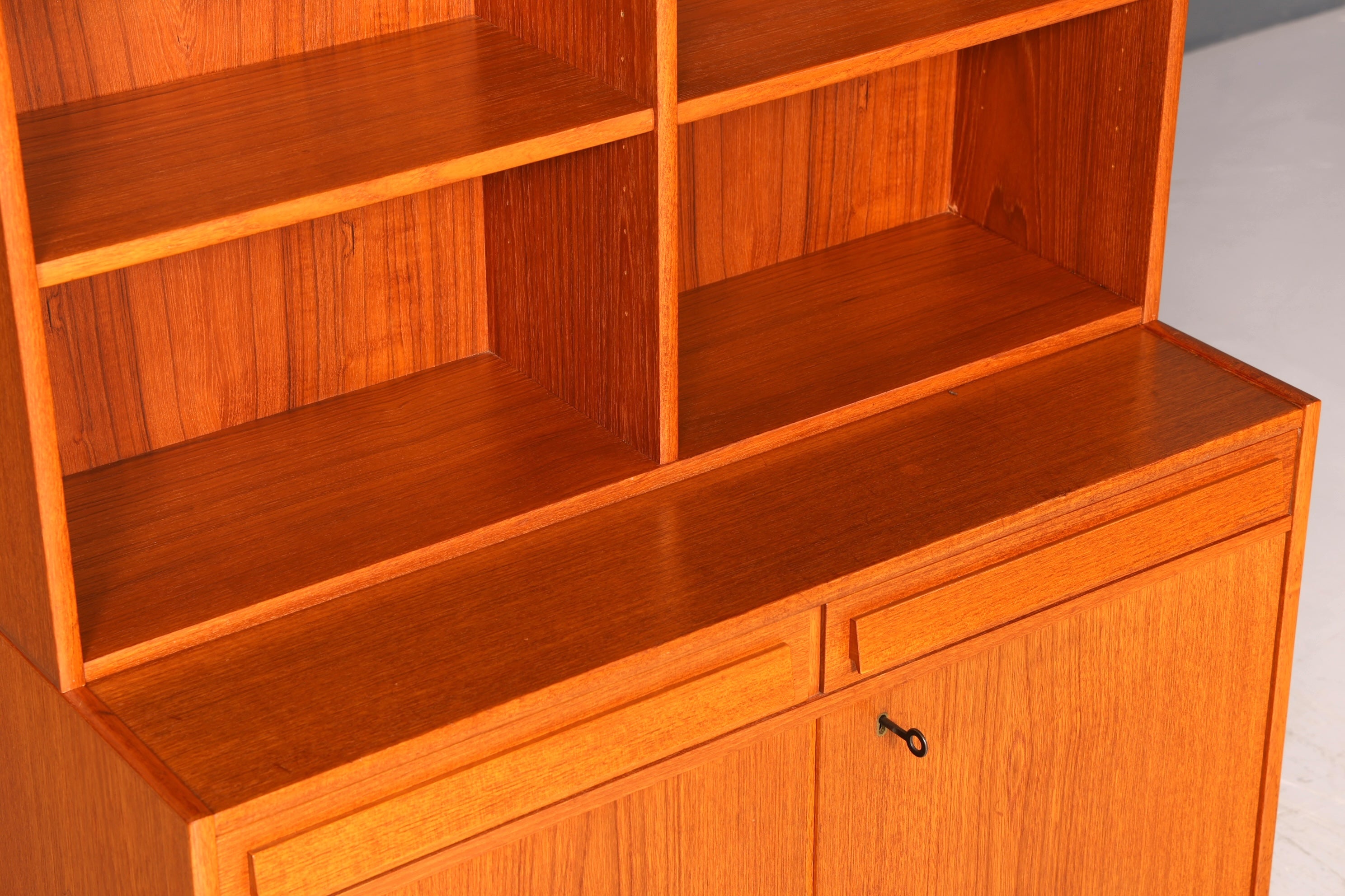 Traumhaftes Mid Century Regal Teak Holz Schrank Danish Design Retro Kommode Vintage Bücherregal 60er Jahre 1 von 2