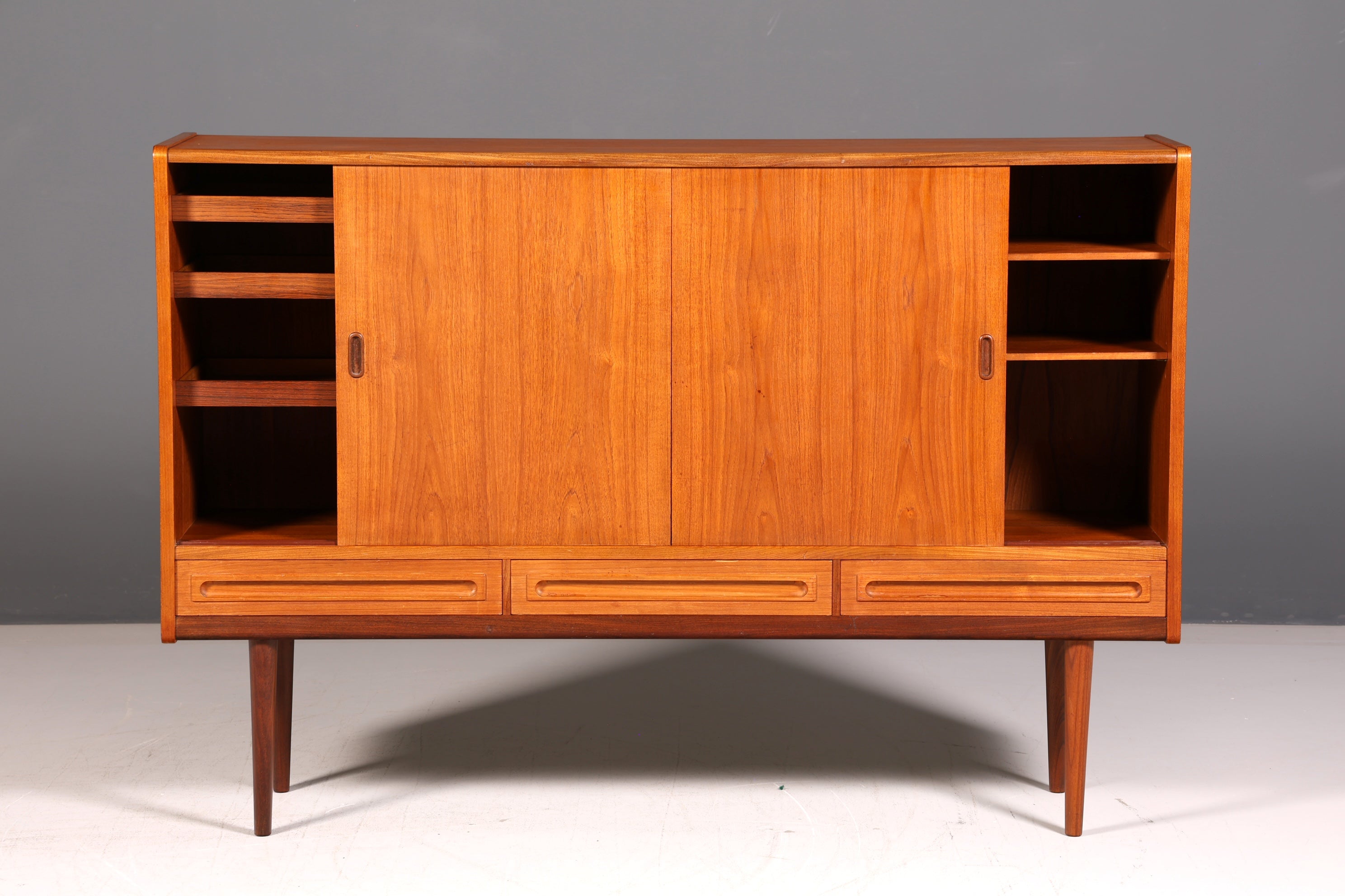 Stilvolles Mid Century Highboard Teak Holz Danish Design Sideboard Schrank Vintage Kommode Skandinavisch