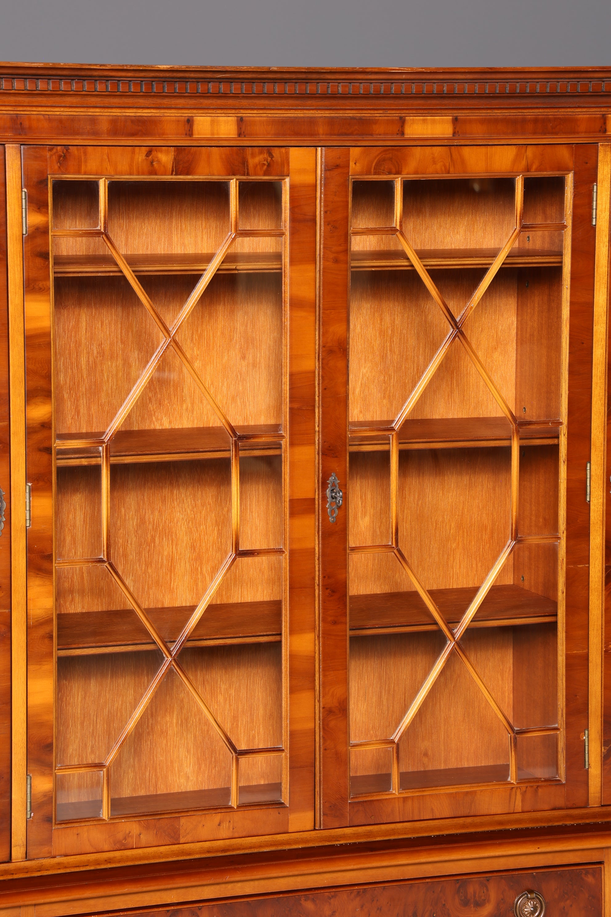 Wunderschöne Englische Vitrine Bücherschrank Buffet Englisch Glasvitrine Bibliothek Vitrinenschrank