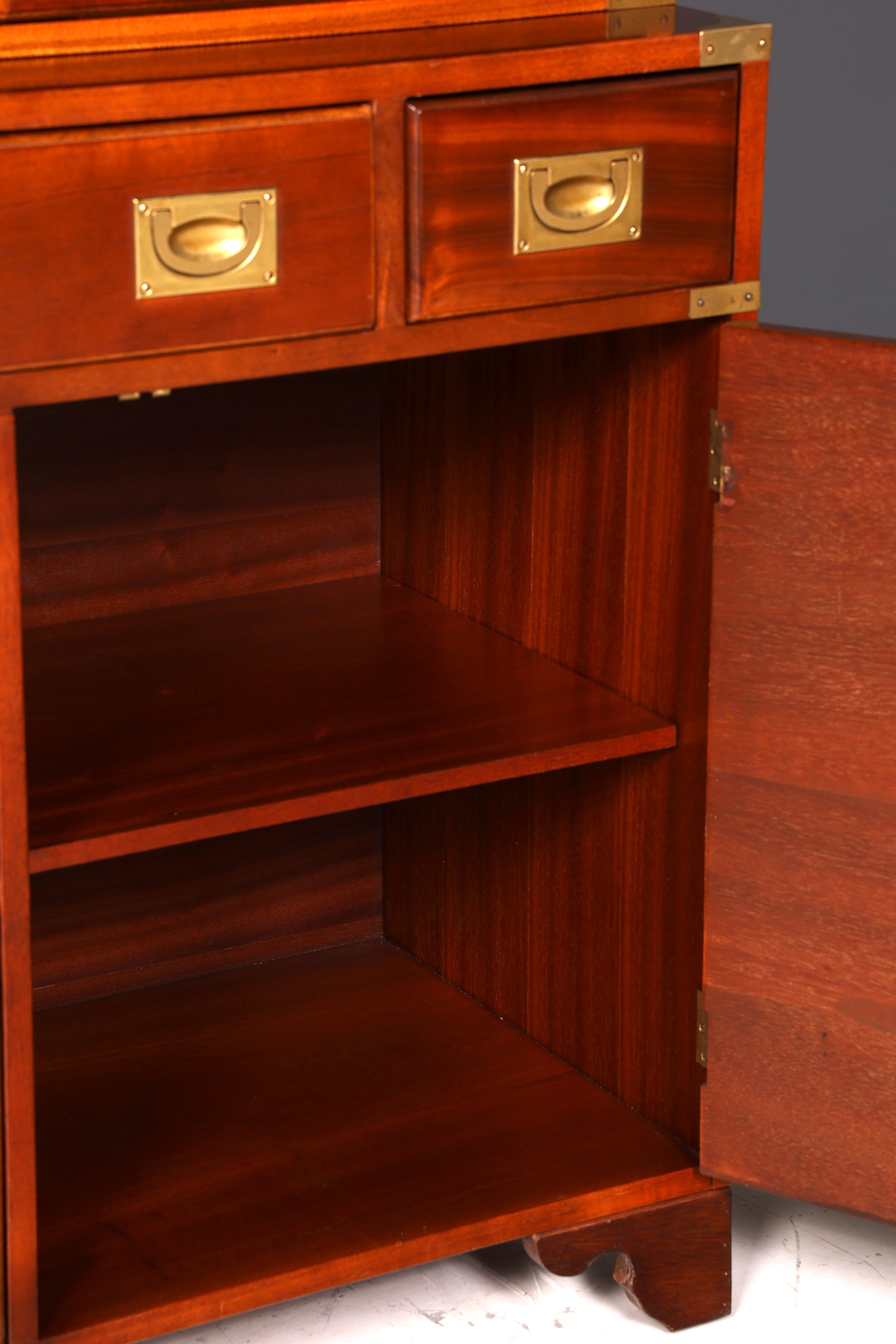 Beeindruckender Maritimer Vitrinenschrank Englischer Schrank echt Holz Bibliothek Englische Anrichte