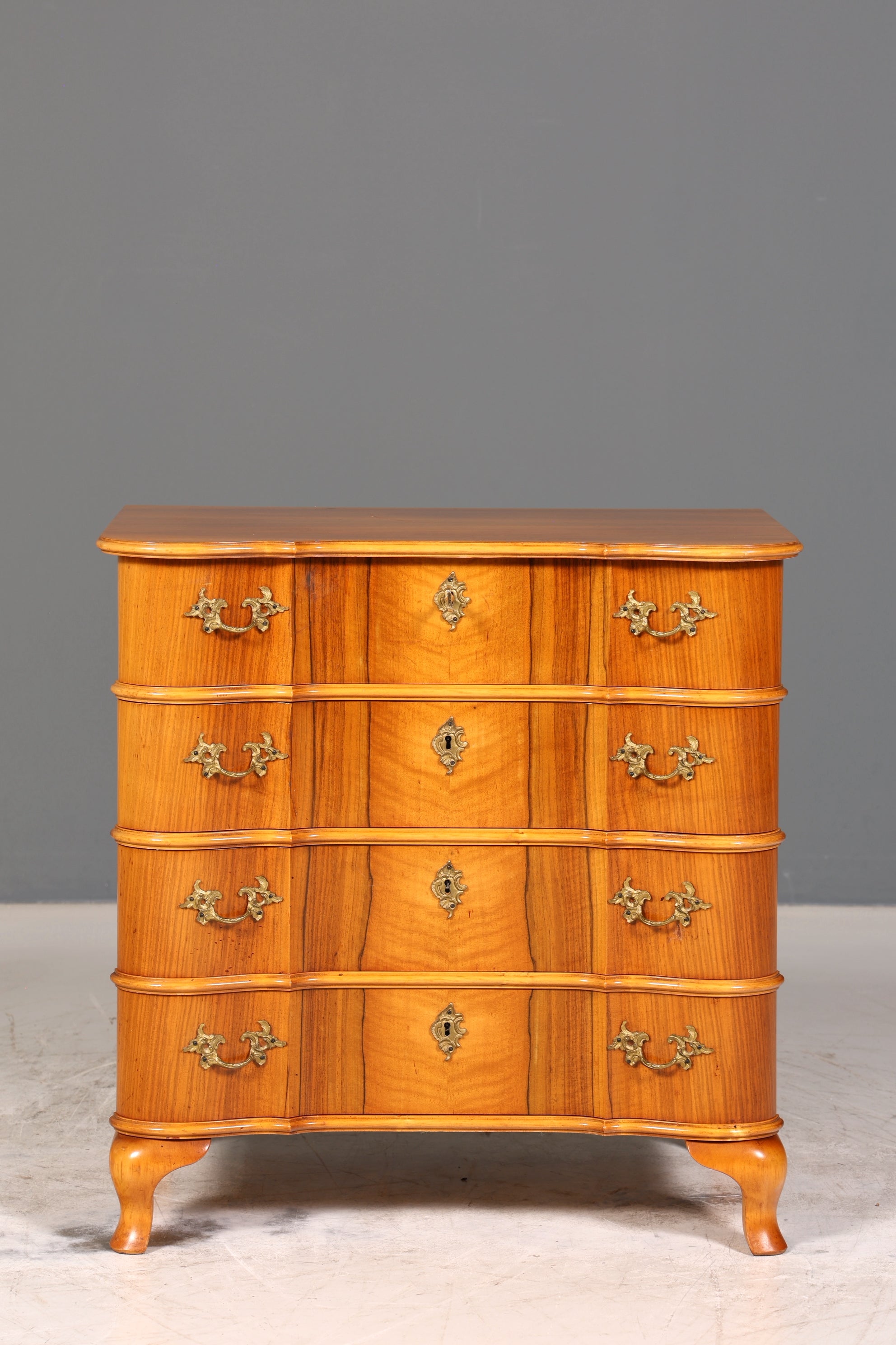 Wunderschöne geschwungene Kommode im Barock Stil Sideboard Englisch Schubladenkommode