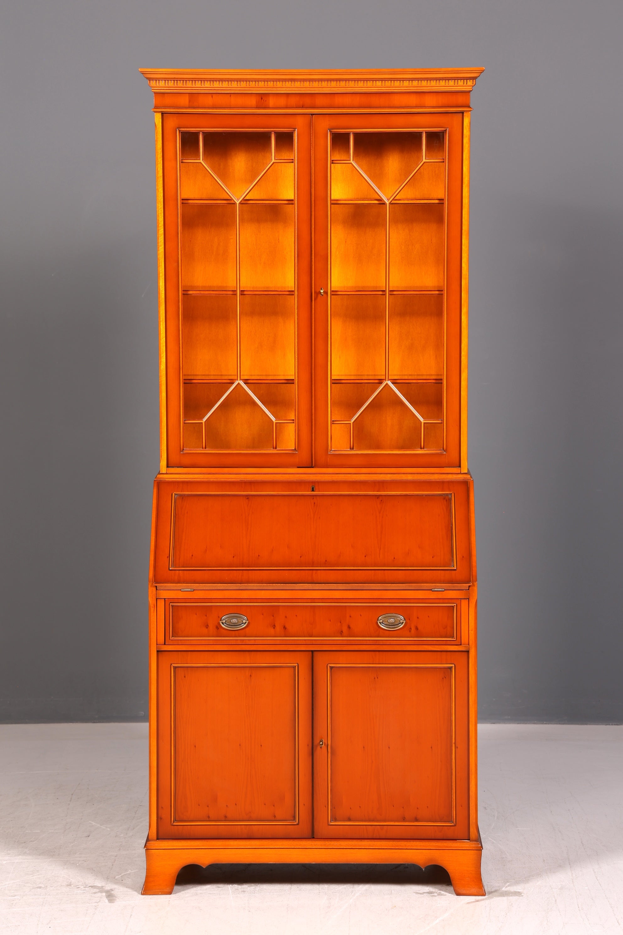 Edler Englischer Sekretär der Marke Heldense Eibe Aufsatzsekretär Schreibschrank Vitrine Bücherschrank Antik Vintage