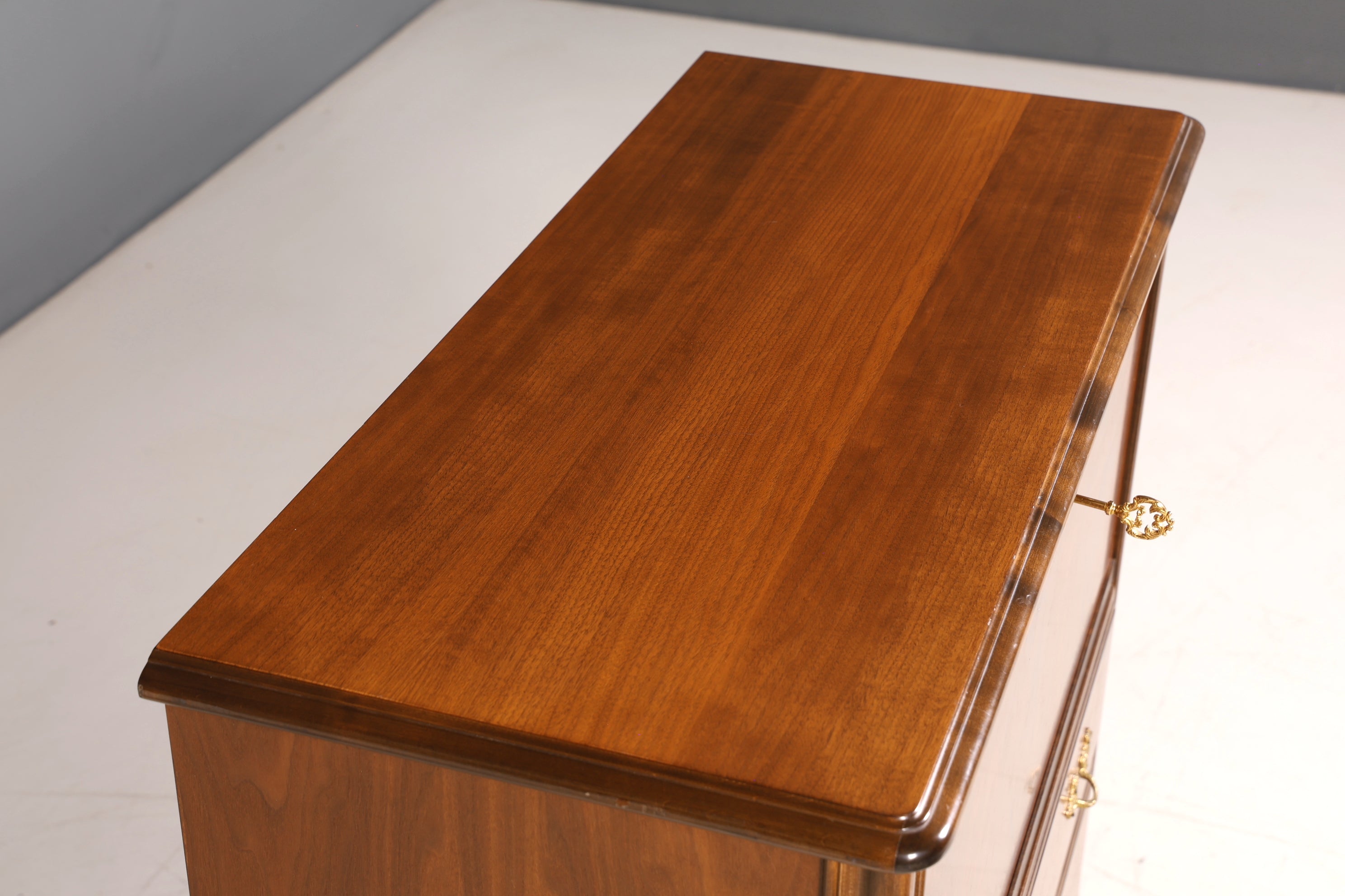 Stilvoller Sekretär im Englischen Stil Büro Vertiko Kommode Mahagoni Schreibkommode