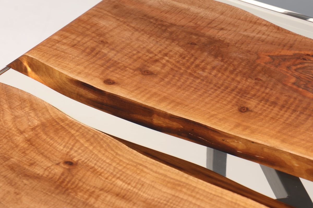 Hauptstadt Möblerei Epoxidharz Esstisch aus massivem Nussbaumholz mit natürlicher Maserung und River-Design