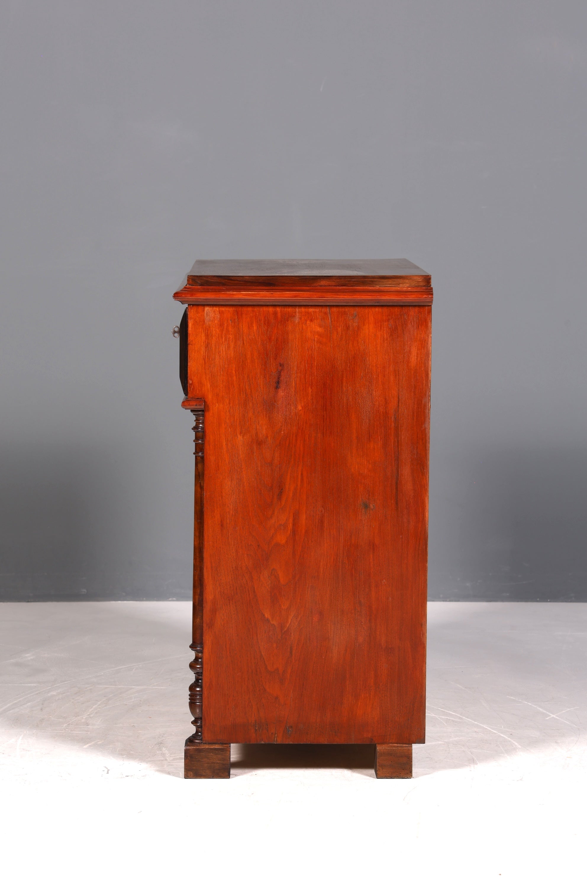 Elegant Gründerzeit (late 19th-century) Louis Philippe chest of drawers, sideboard, circa 1880.