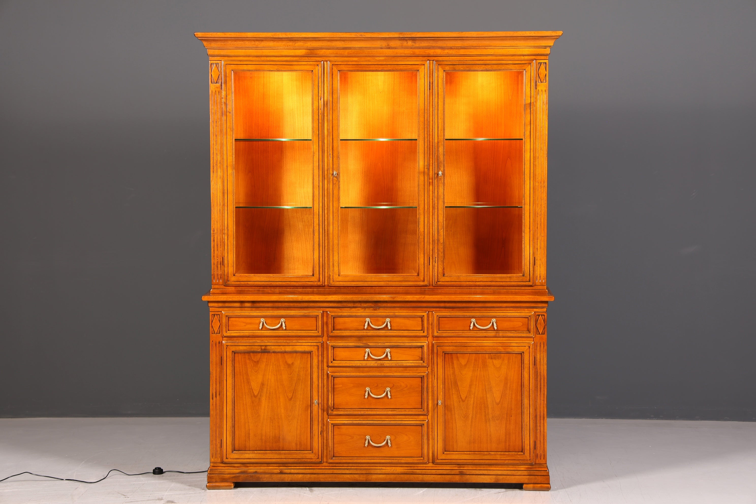 Wunderschöne Original Selva Vitrine Villa Borghese massiv Holz Buffet Schrank Bibliothek