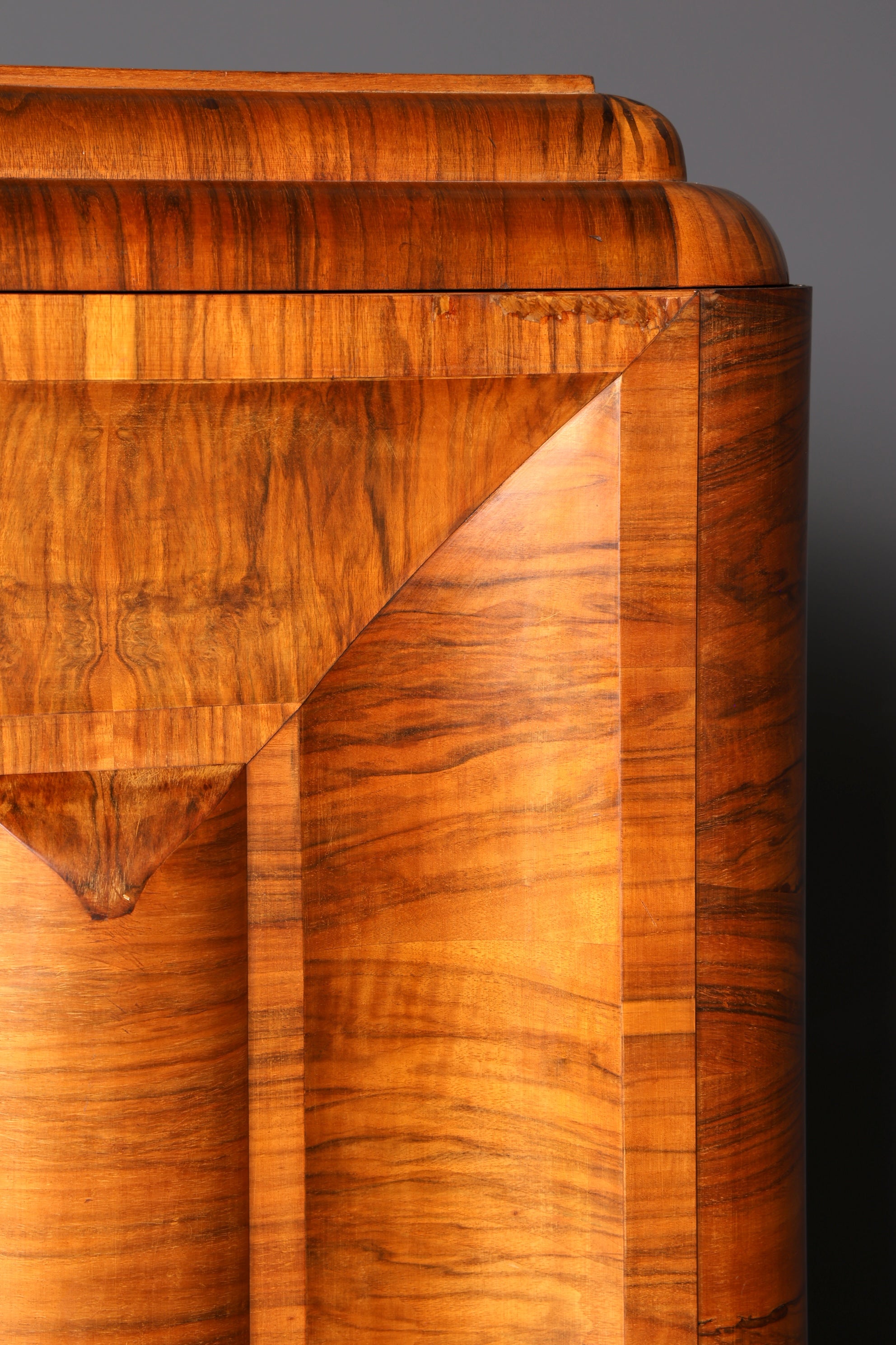 Beeindruckende Original Art Deco Vitrine Nussbaum Bücherschrank Glasvitrine Schrank Antik Massivholz Vintage