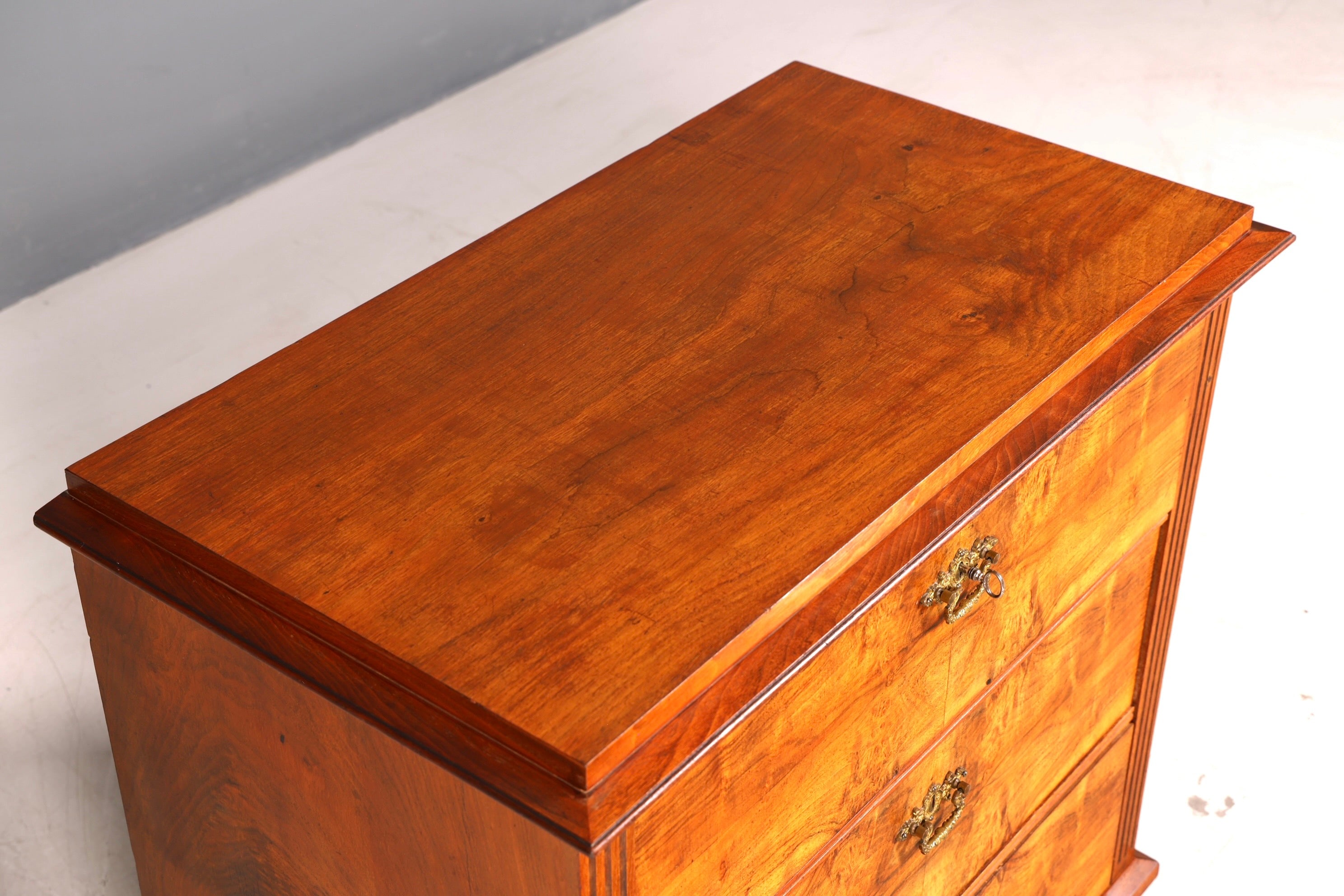 Elegante Gründerzeit Kommode Jugendstil Sideboard Antik Schubladenkommode Wäschekommode