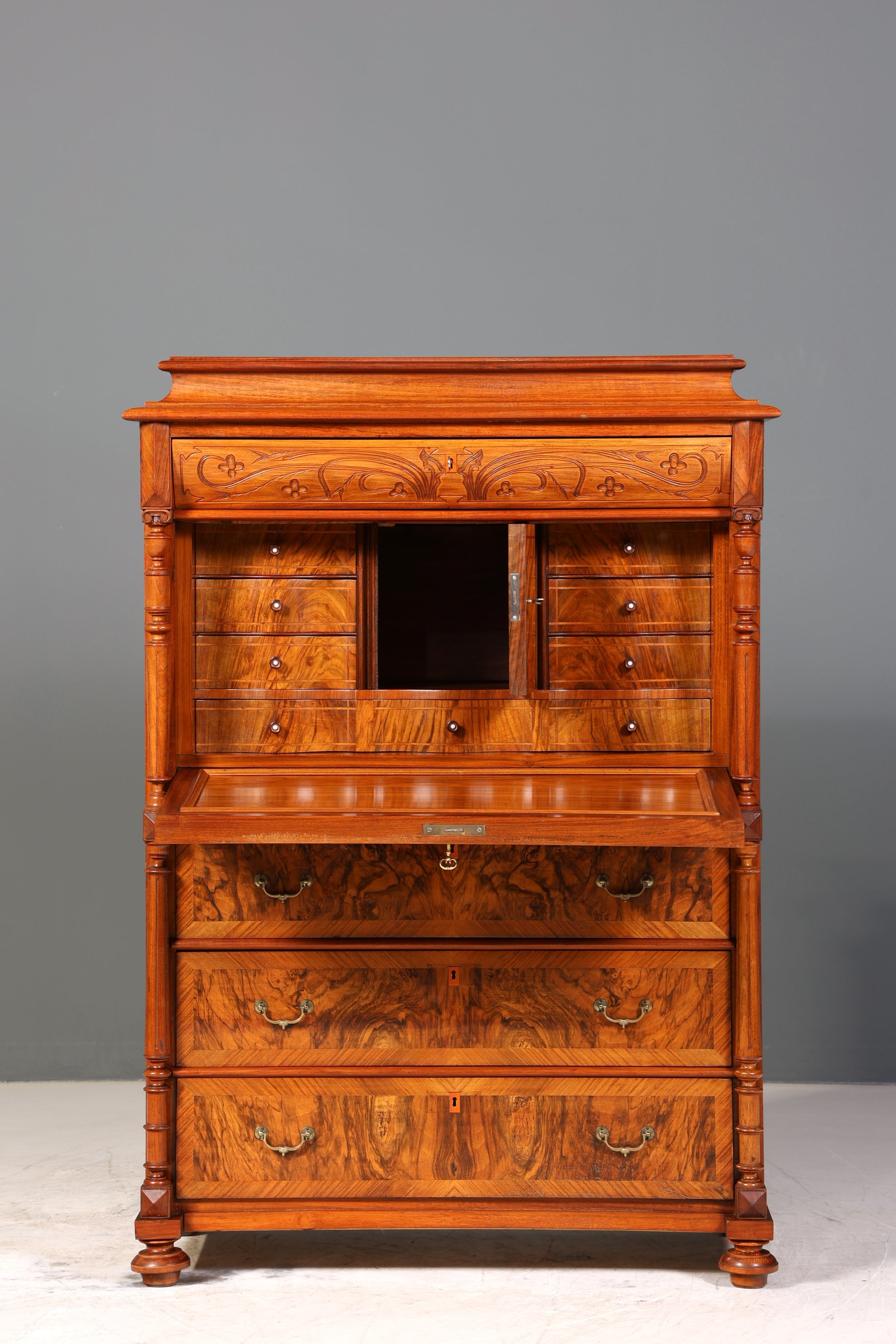 Traumhafter Louis Philippe Sekretär um 1870 Vertiko Nussbaum Highboard Kommode Sekretär Schrank
