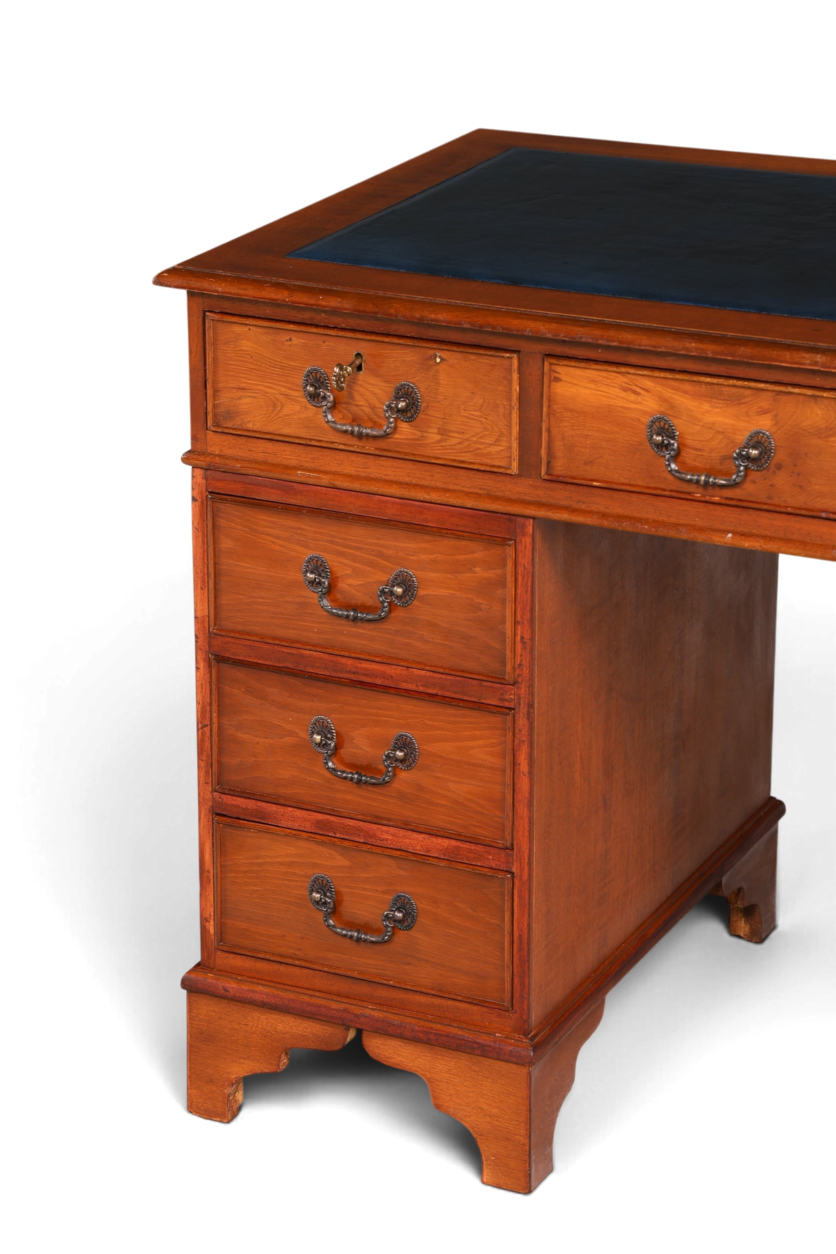 Hauptstadt Möblerei englischer Schreibtisch aus Kirschholz mit dunkelblauer Lederauflage und verzierten Schubladen