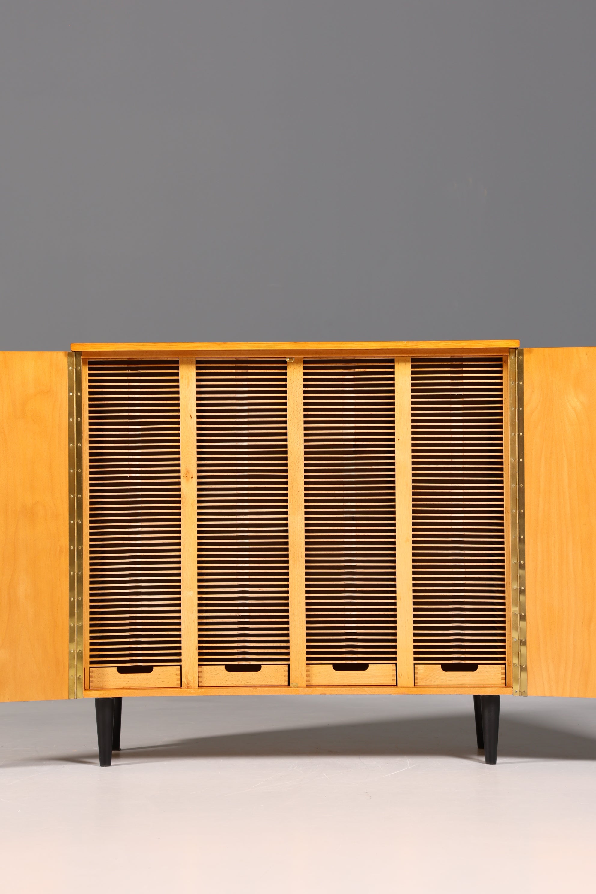 Wunderschöner Mid Century Schrank Vintage Schallplatten Schrank LP- Aufbewahrungsschrank