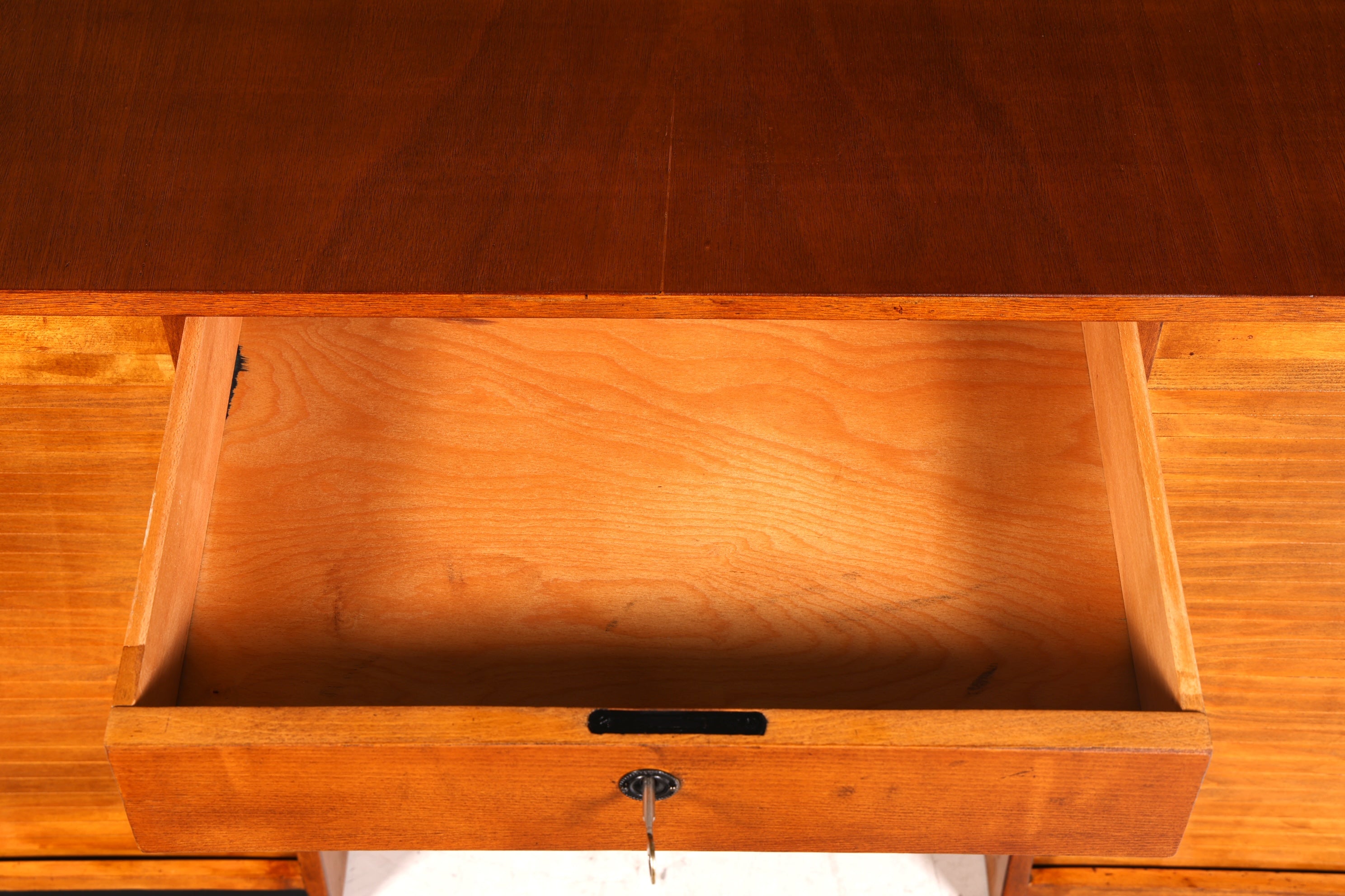 Stilvoller Bauhaus Rollladen Schreibtisch Mid Century echt Holz Bürotisch Vintage Office Table