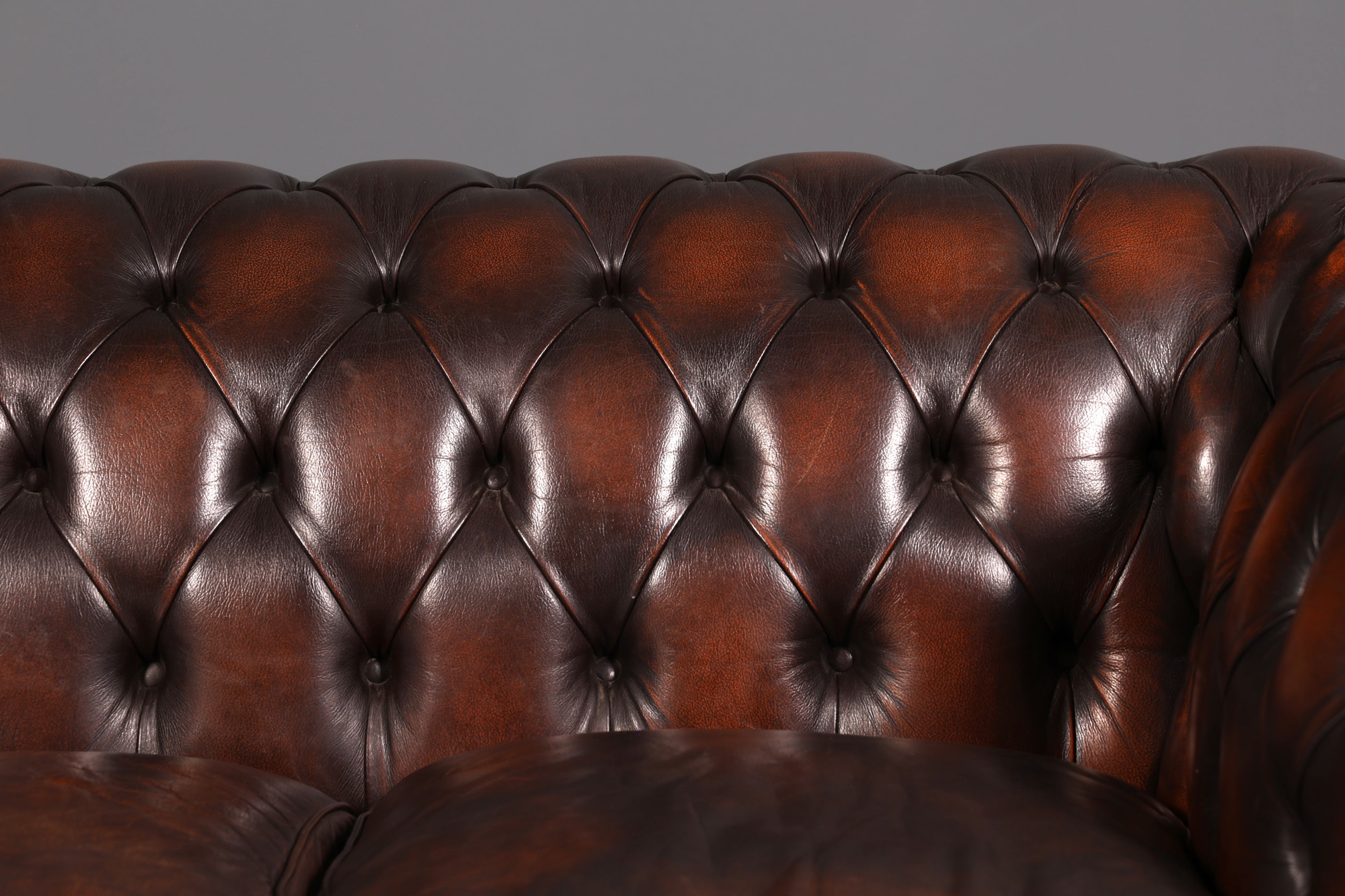 Edles Original Chesterfield Sofa 2-Sitzer Couch Echt Leder Englisch Antik Polstersofa